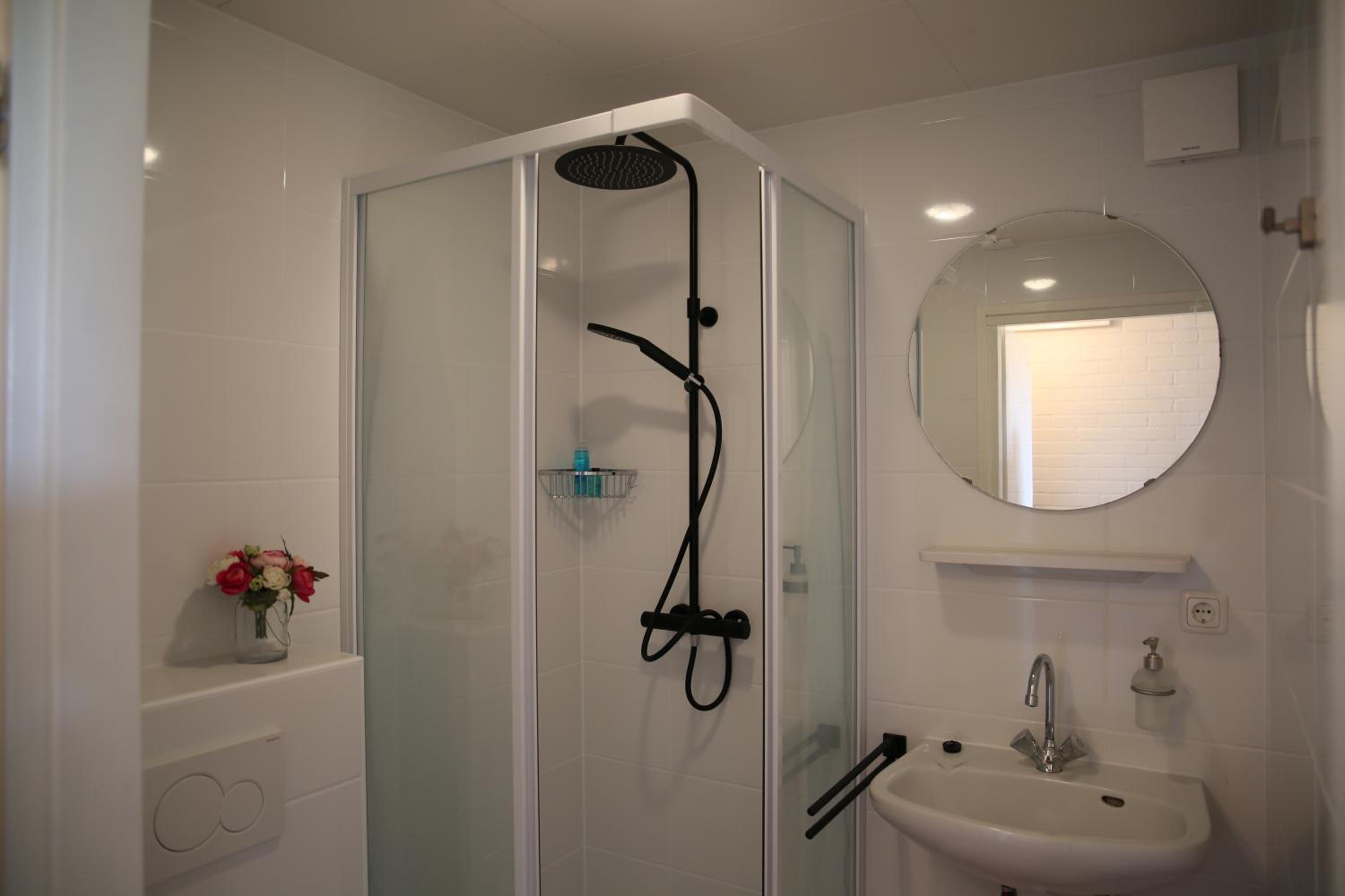Double Room with Private Bathroom - Photo 6