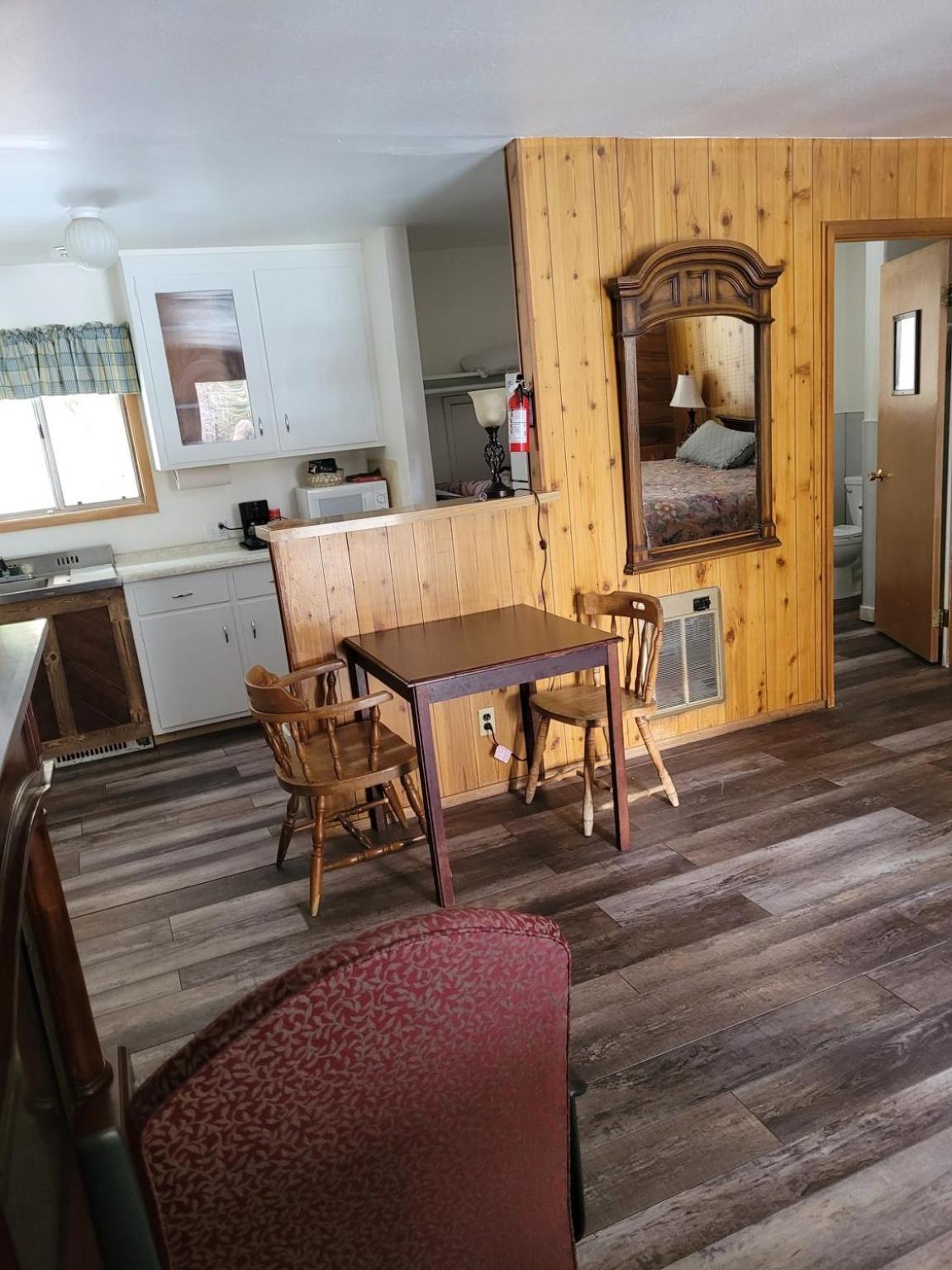 Deluxe Queen Suite