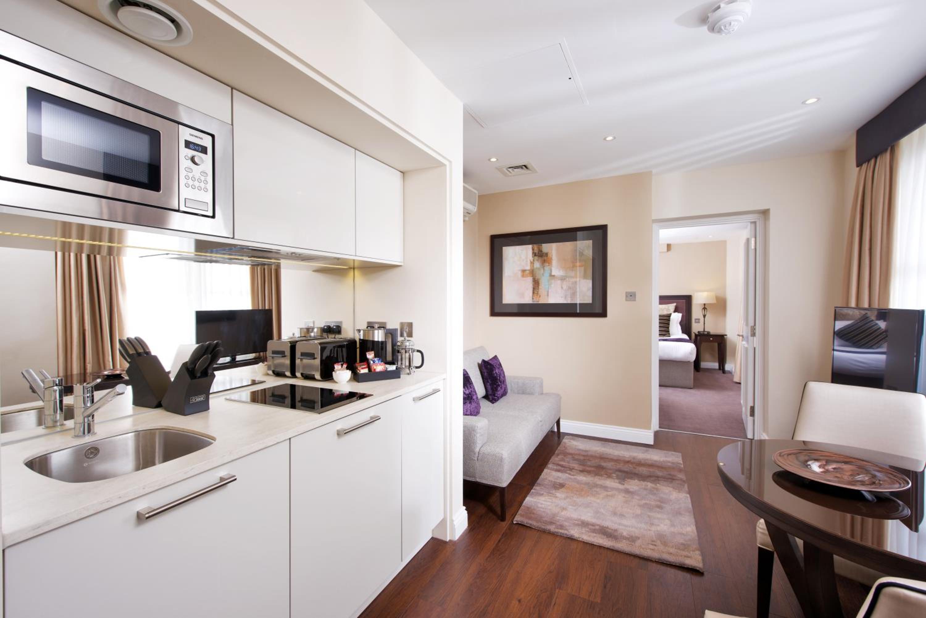 One Bedroom Deluxe Apartment photo 3