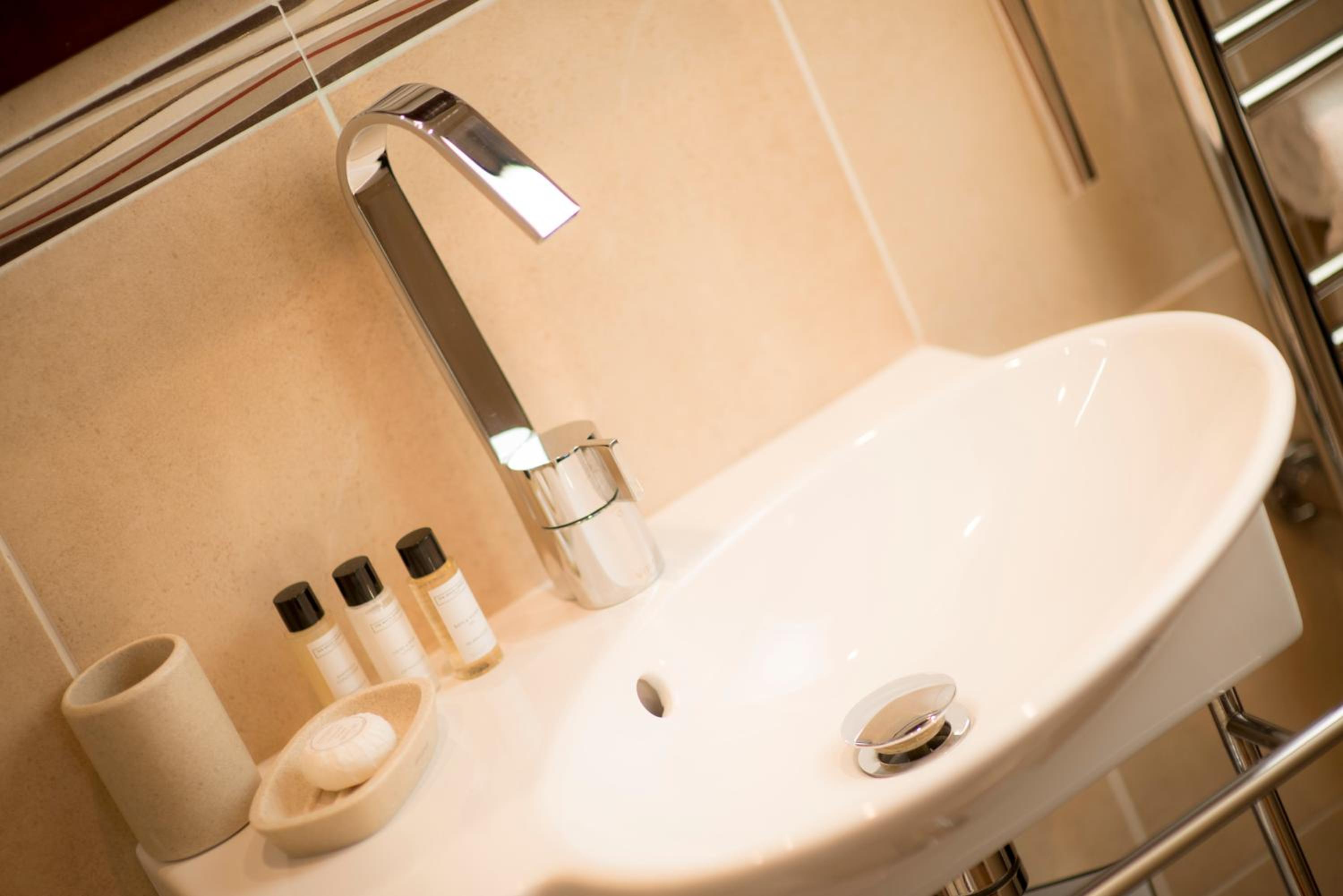 Executive King with Shower photo 2