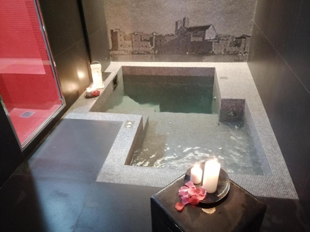 Suite with Spa Access - Photo 11