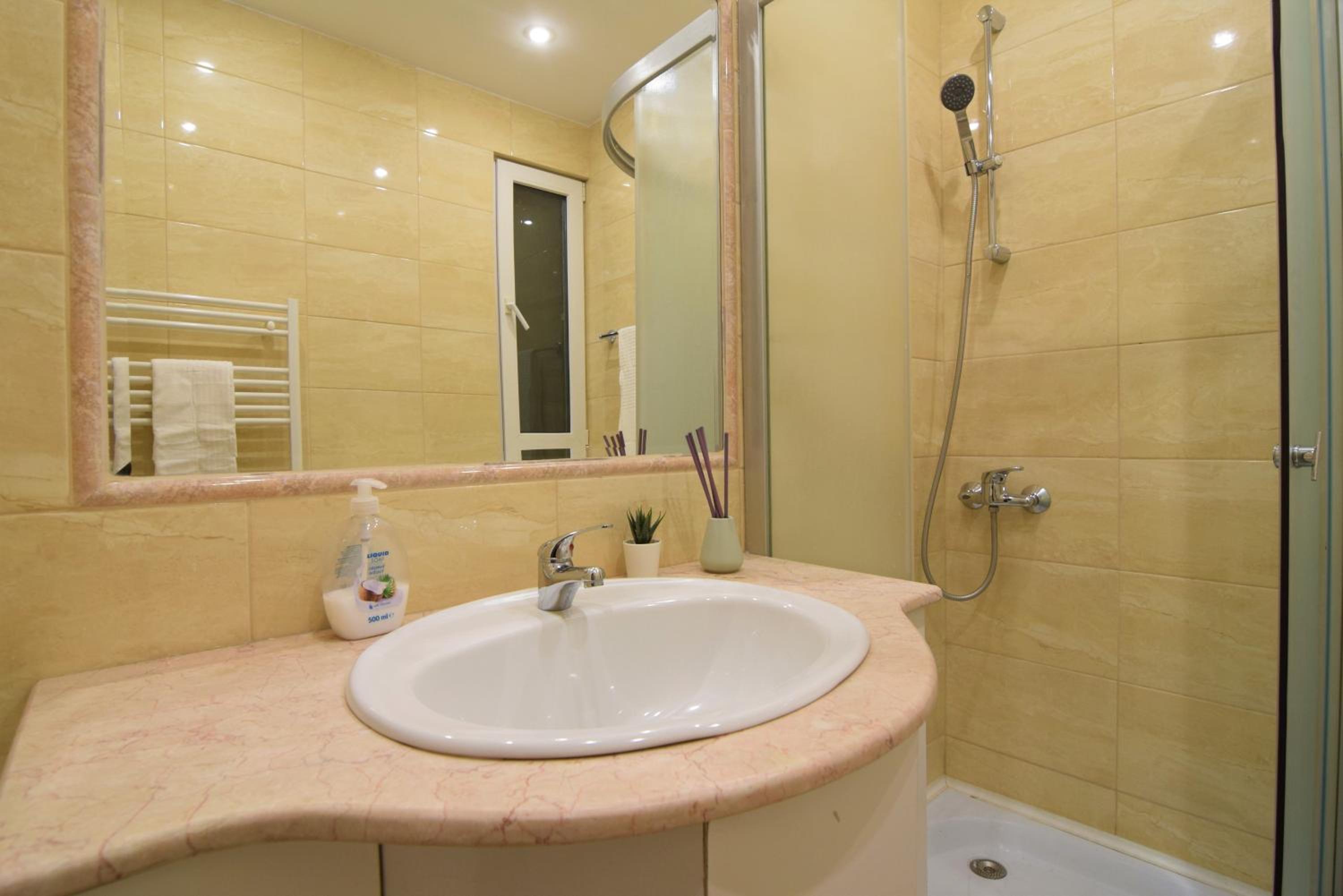 One-Bedroom Apartment - Photo 4