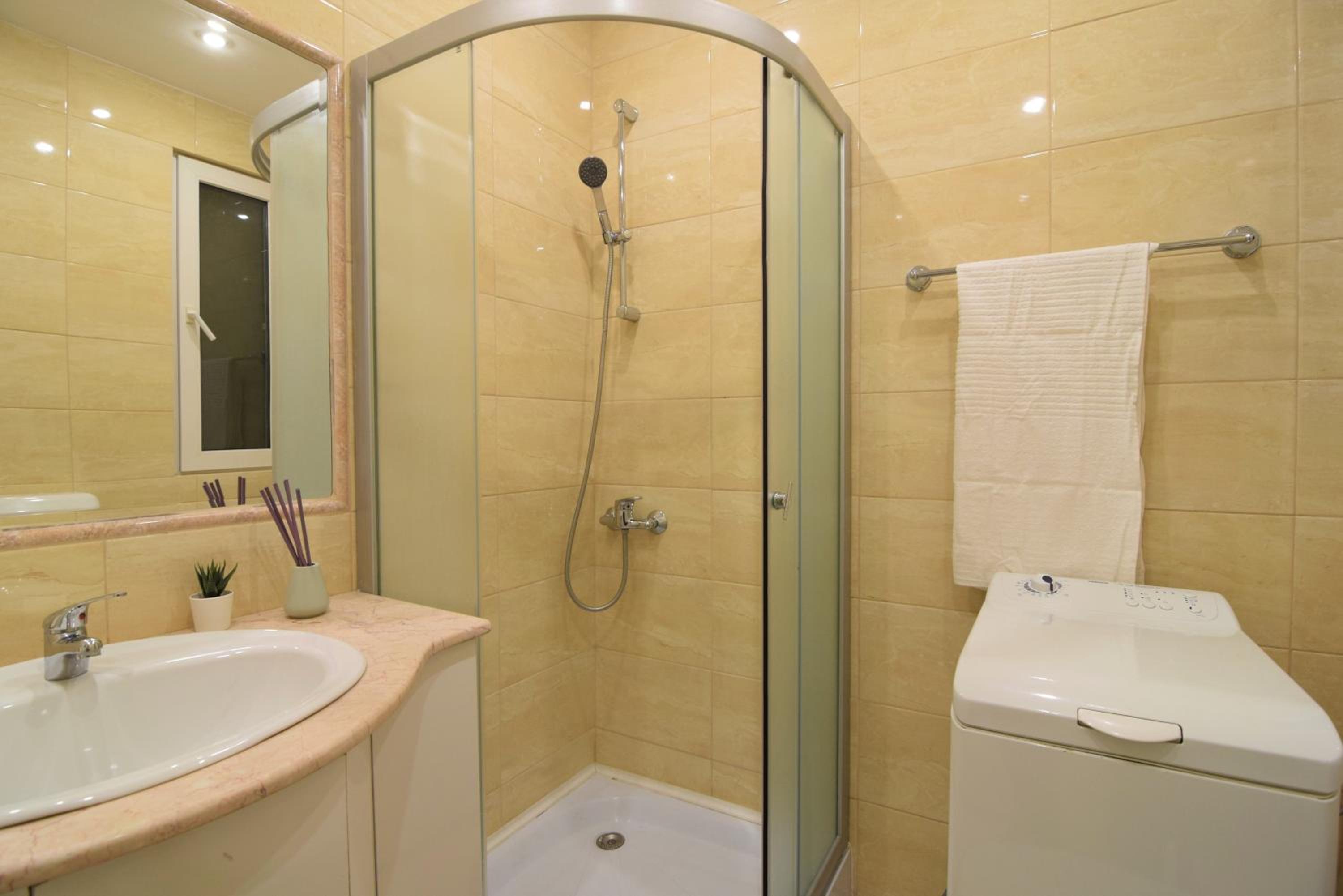 One-Bedroom Apartment - Photo 5