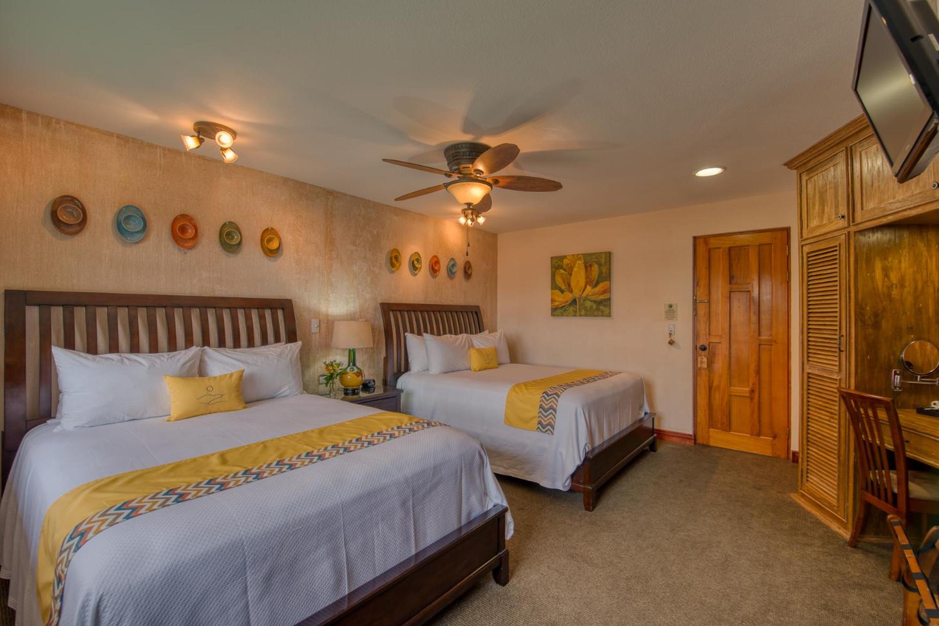 Deluxe Queen Room with Two Queen Beds photo 3