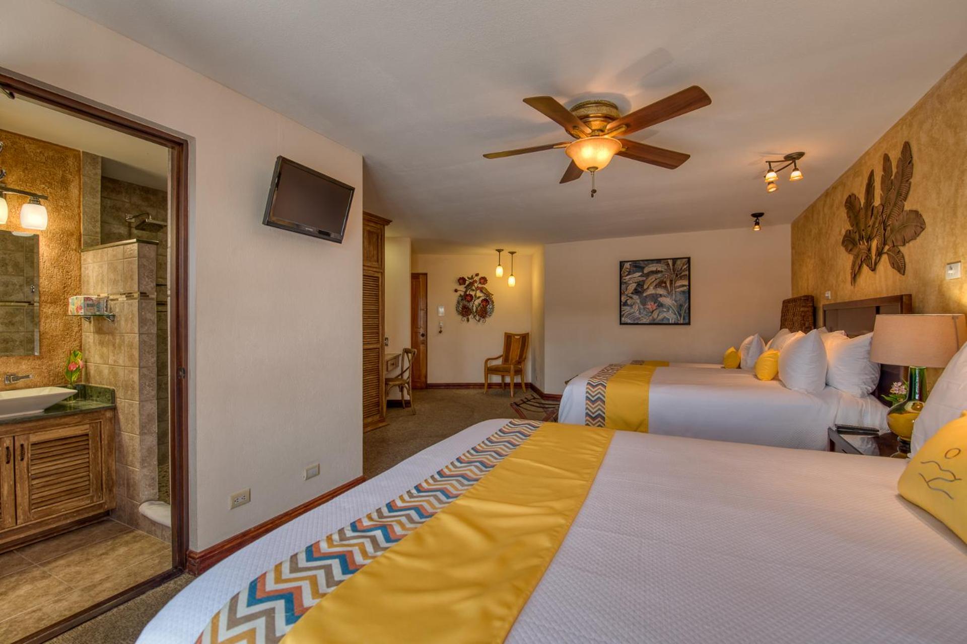 Superior Balcony - 2 Queen Beds photo 2