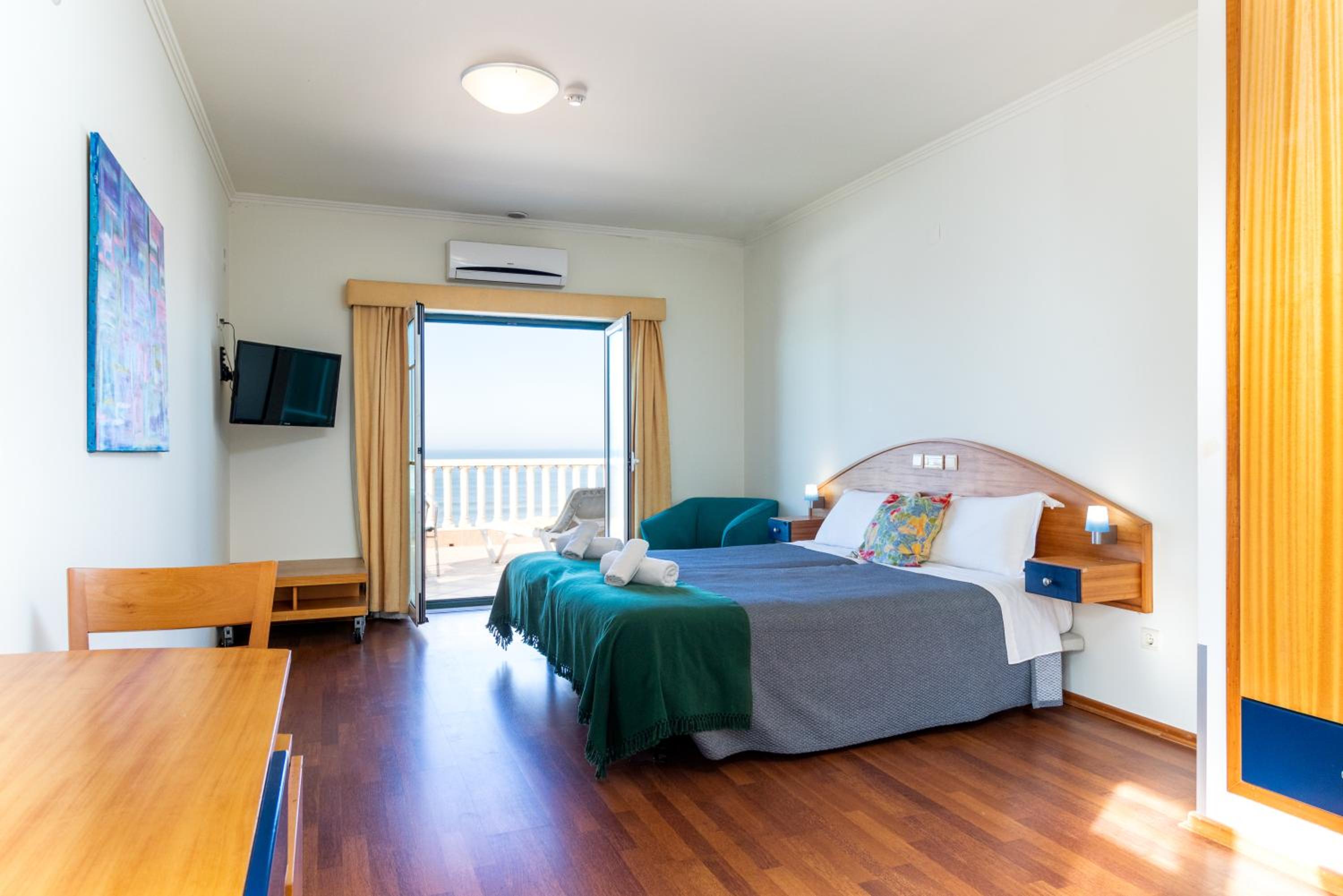 Suite with Balcony and Sea View photo 1