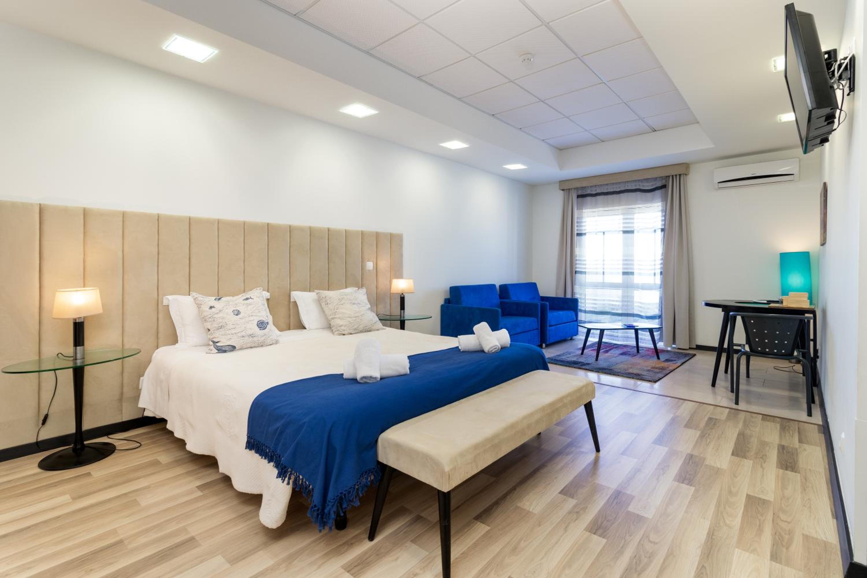 Deluxe Suite with Sea View photo 2