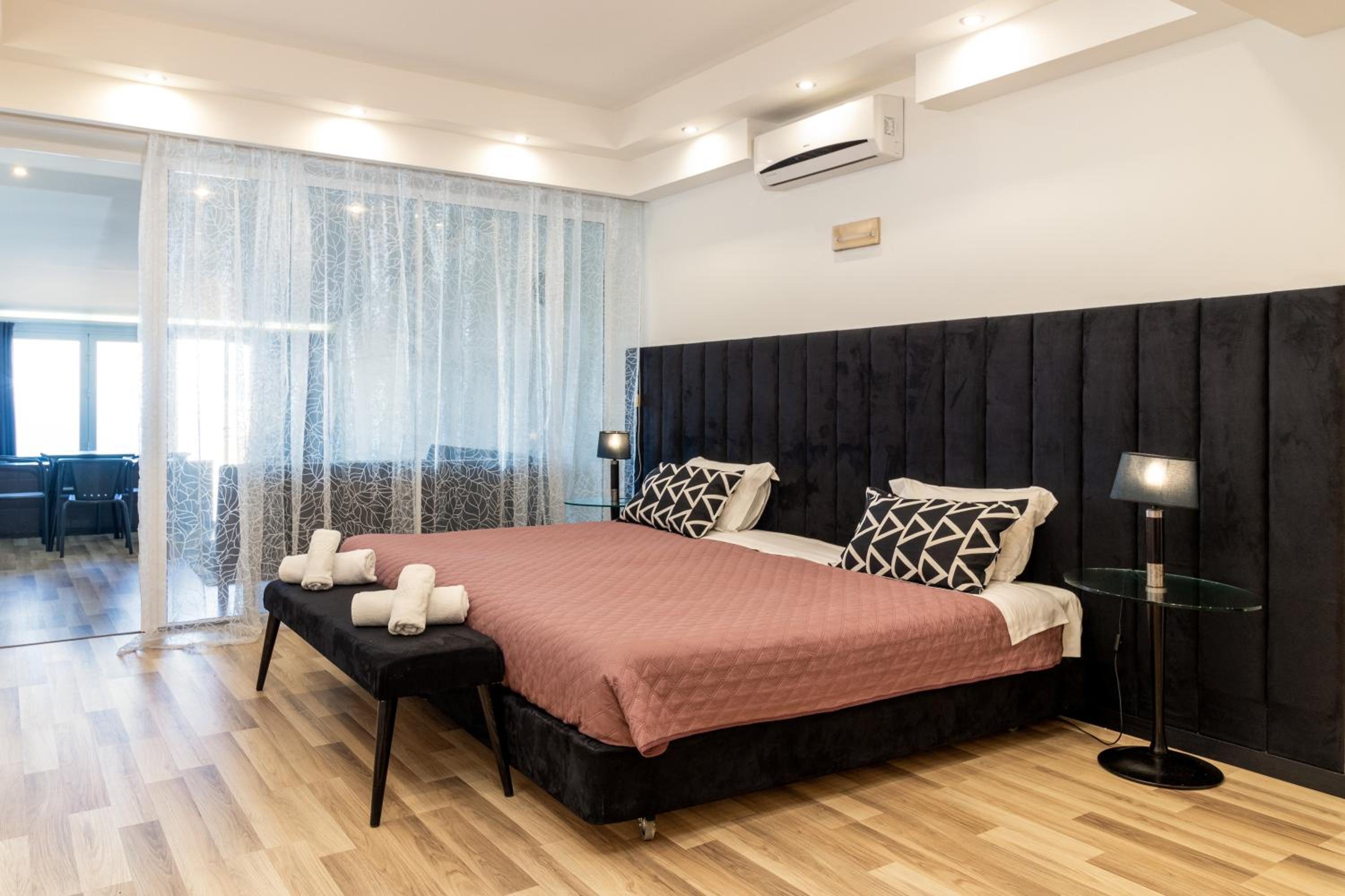 Deluxe Suite with Spa Bath photo 3