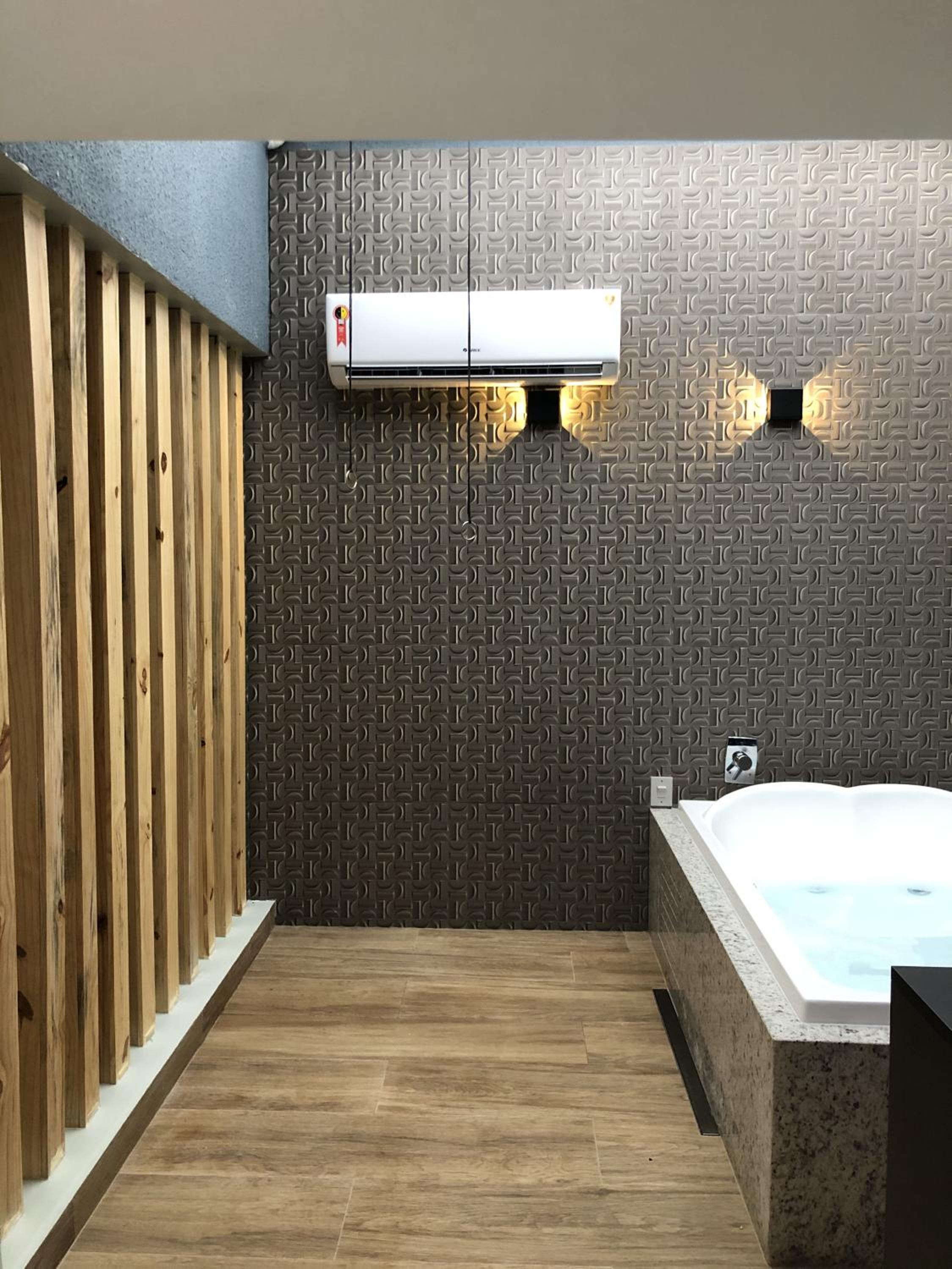 Deluxe Suite with Spa Bath - Photo 8