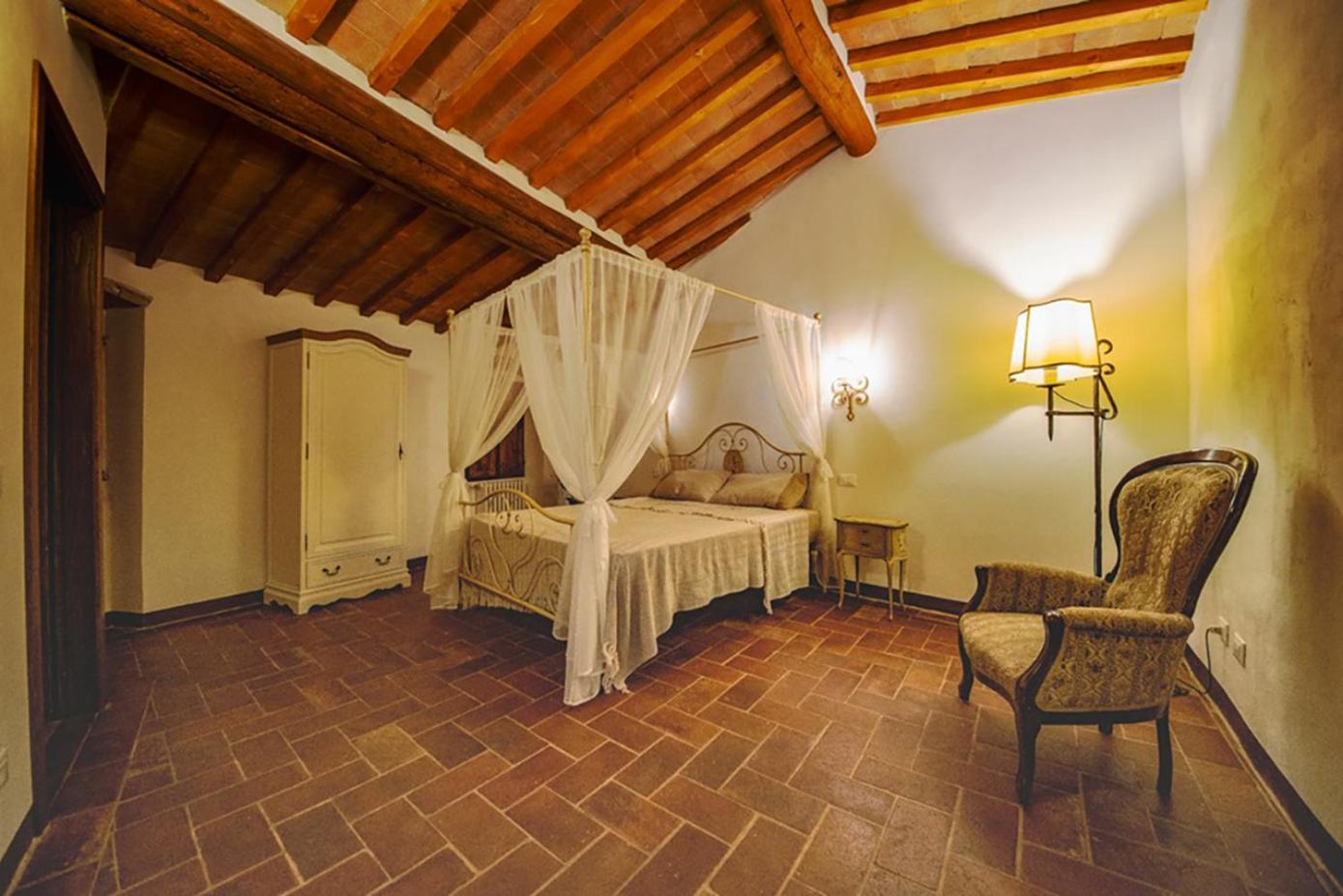One-Bedroom Apartment - Photo 1