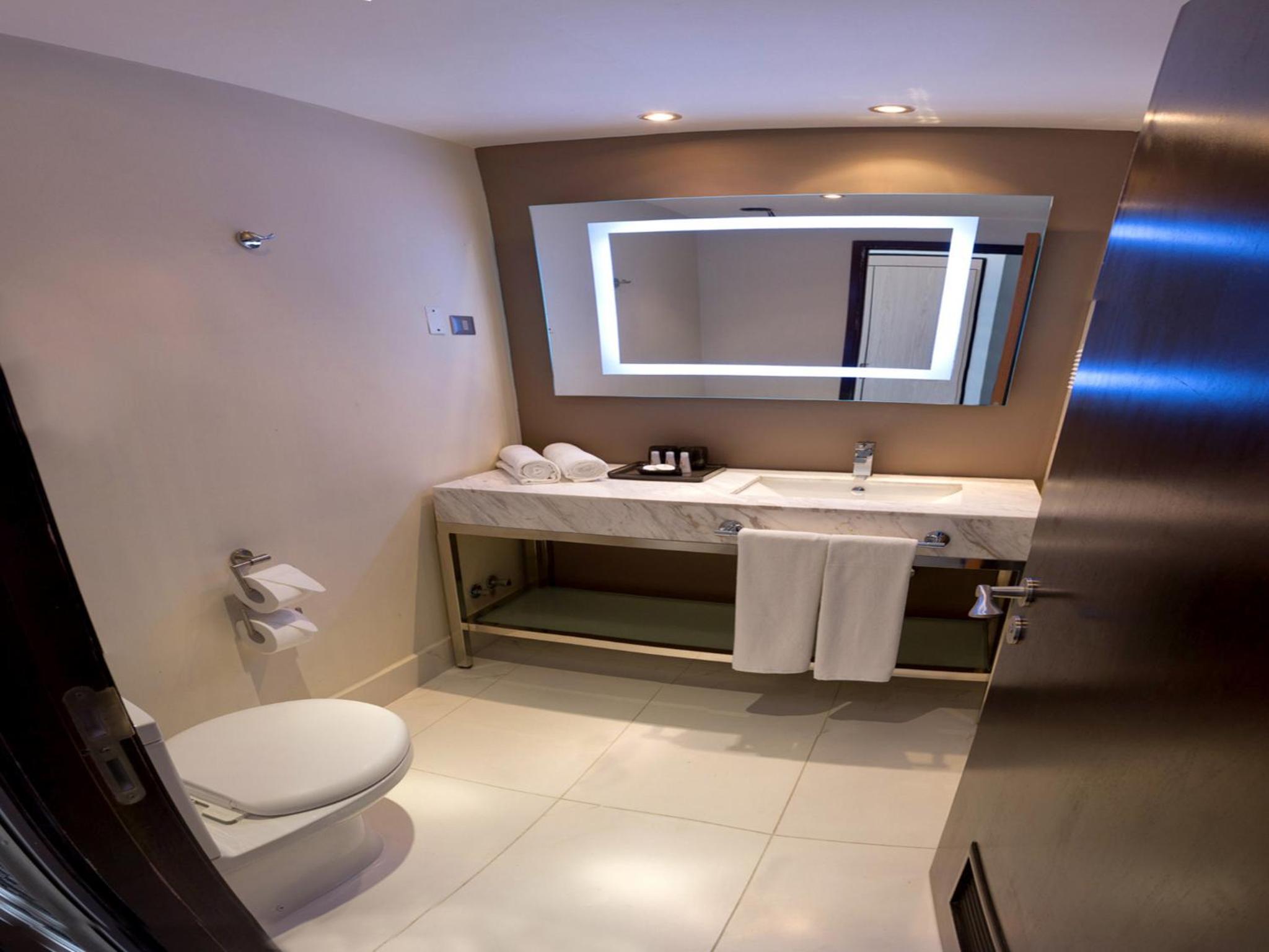 Single Room with Private Bathroom photo 2