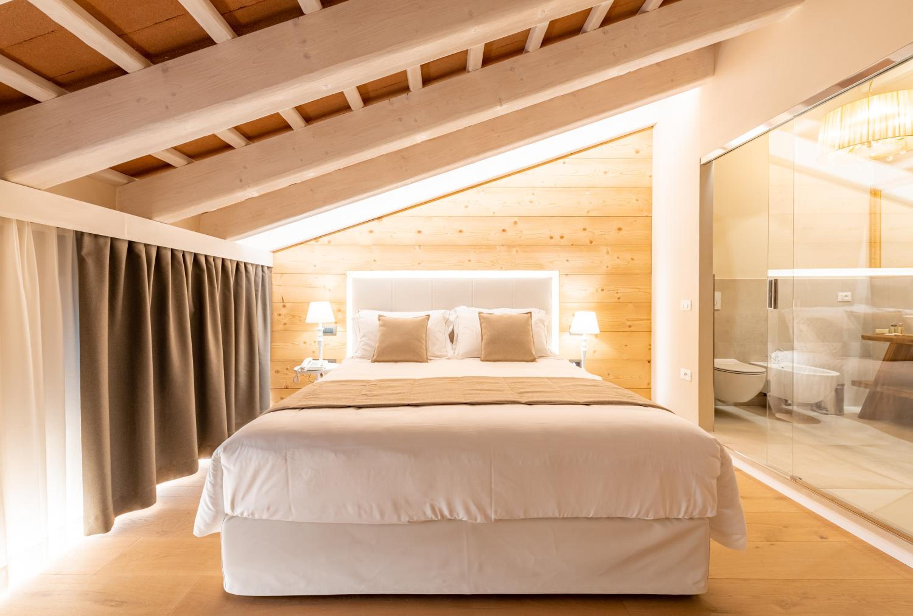 Double Room - Photo 6