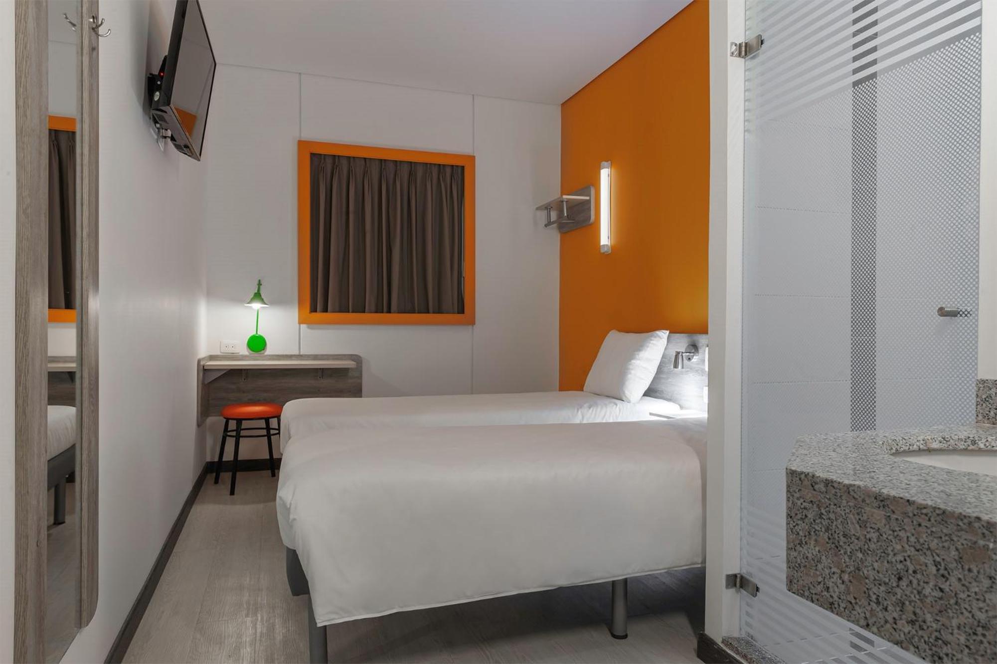 Twin Room - Photo 3