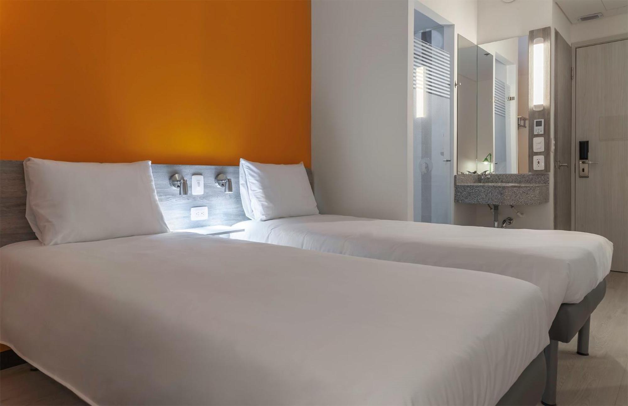 Twin Room - Photo 4