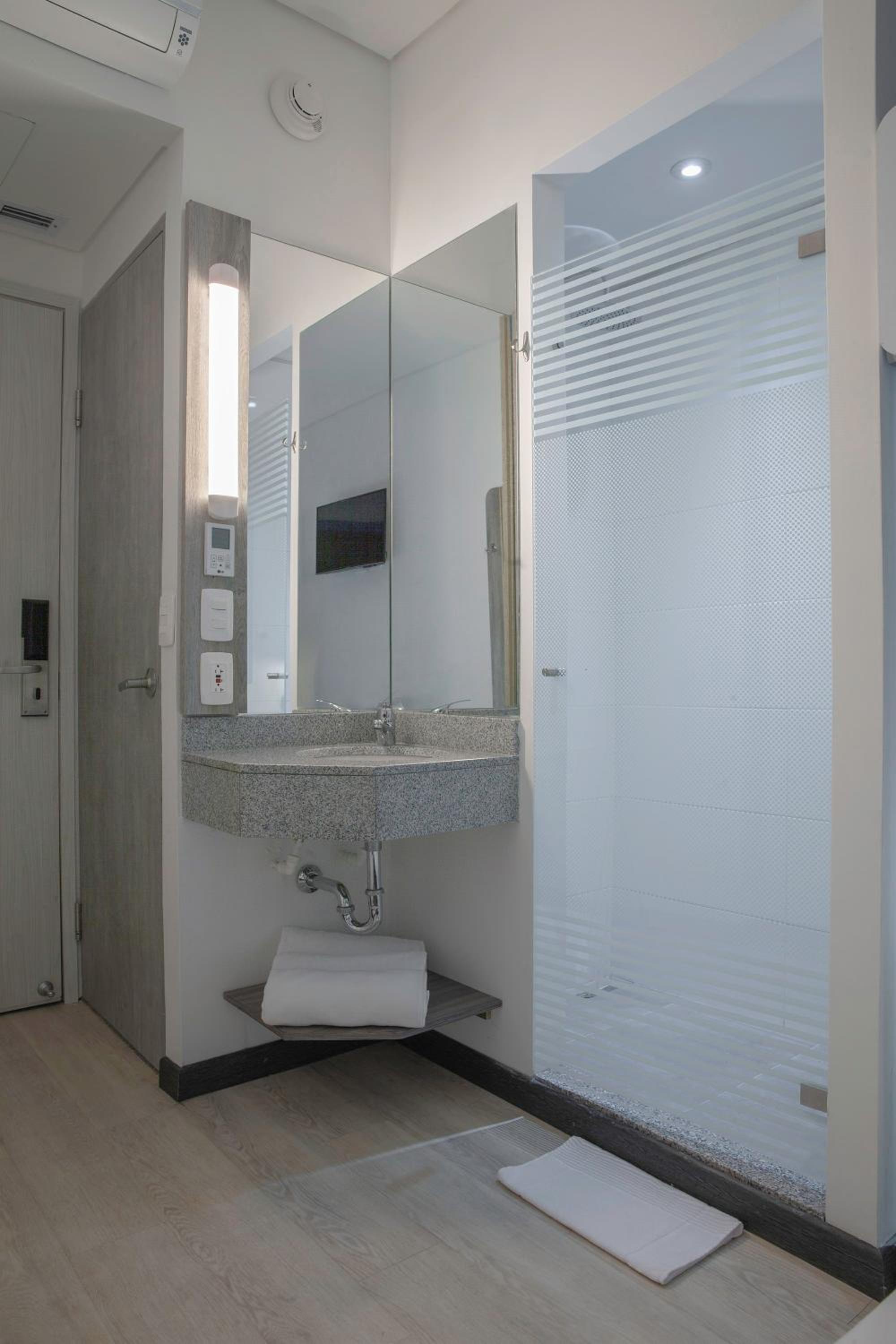 Double Room - Photo 6