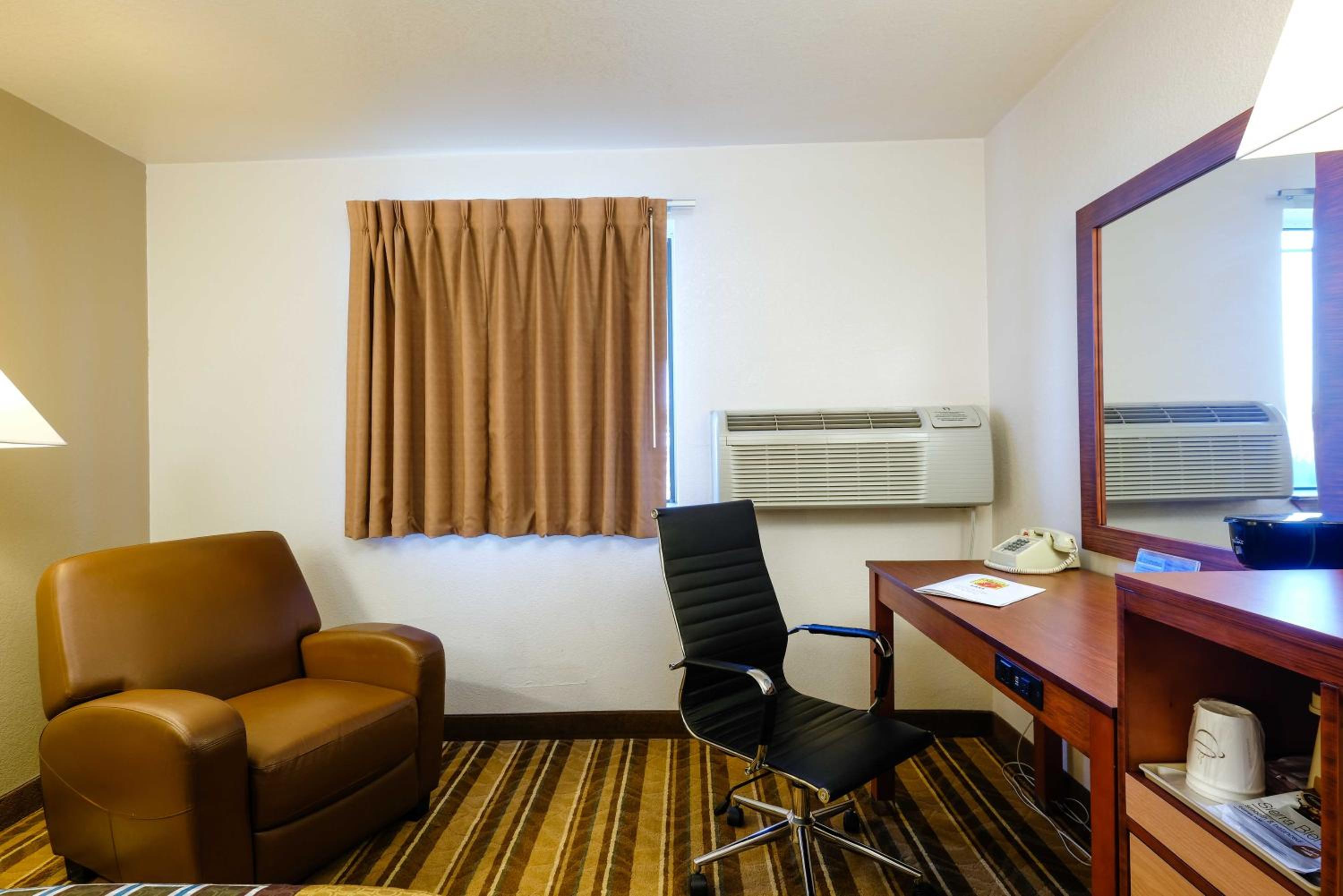 King Room - Non-Smoking - Photo 1