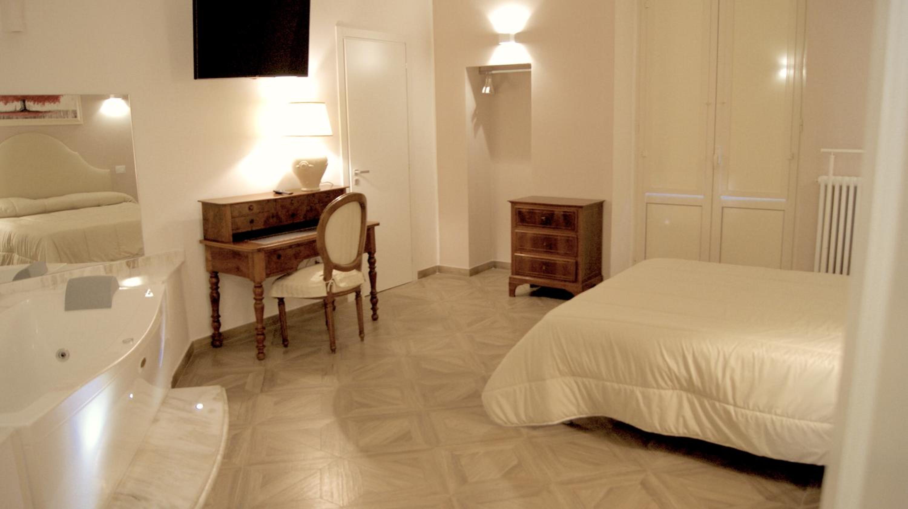King Room with Spa Bath