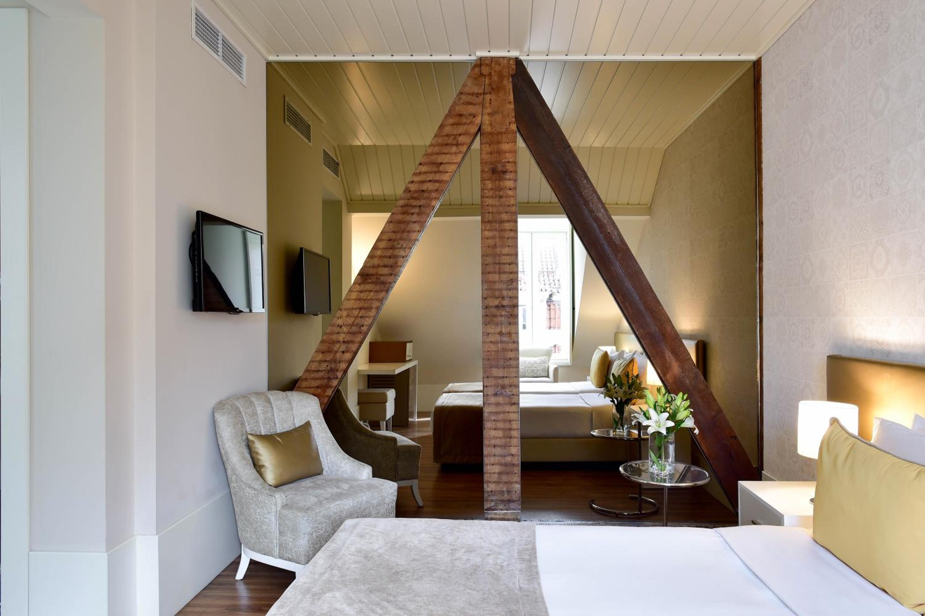 Twin Room thumbnail 5