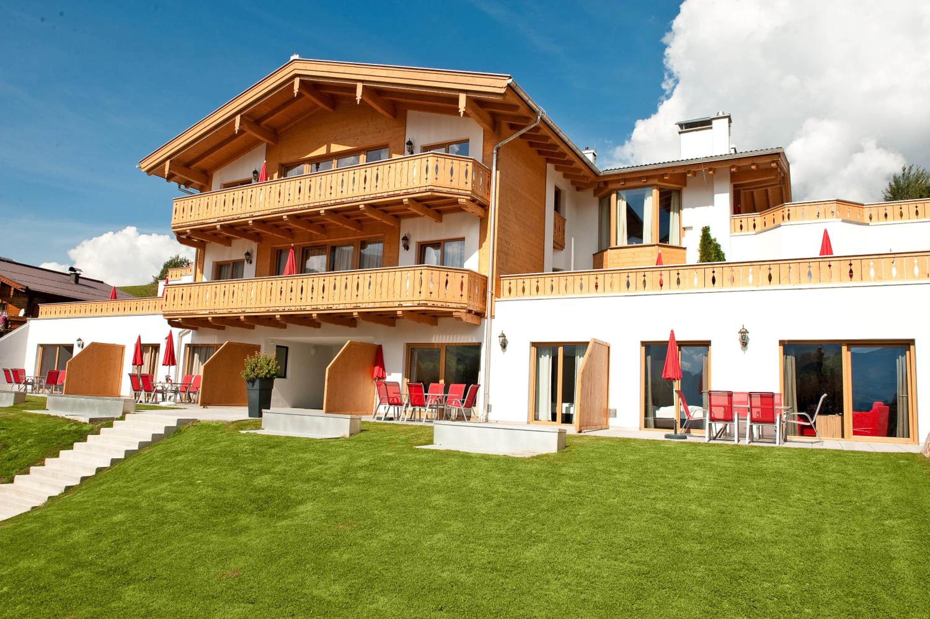 Two-Bedroom Apartment with Mountain View photo 3