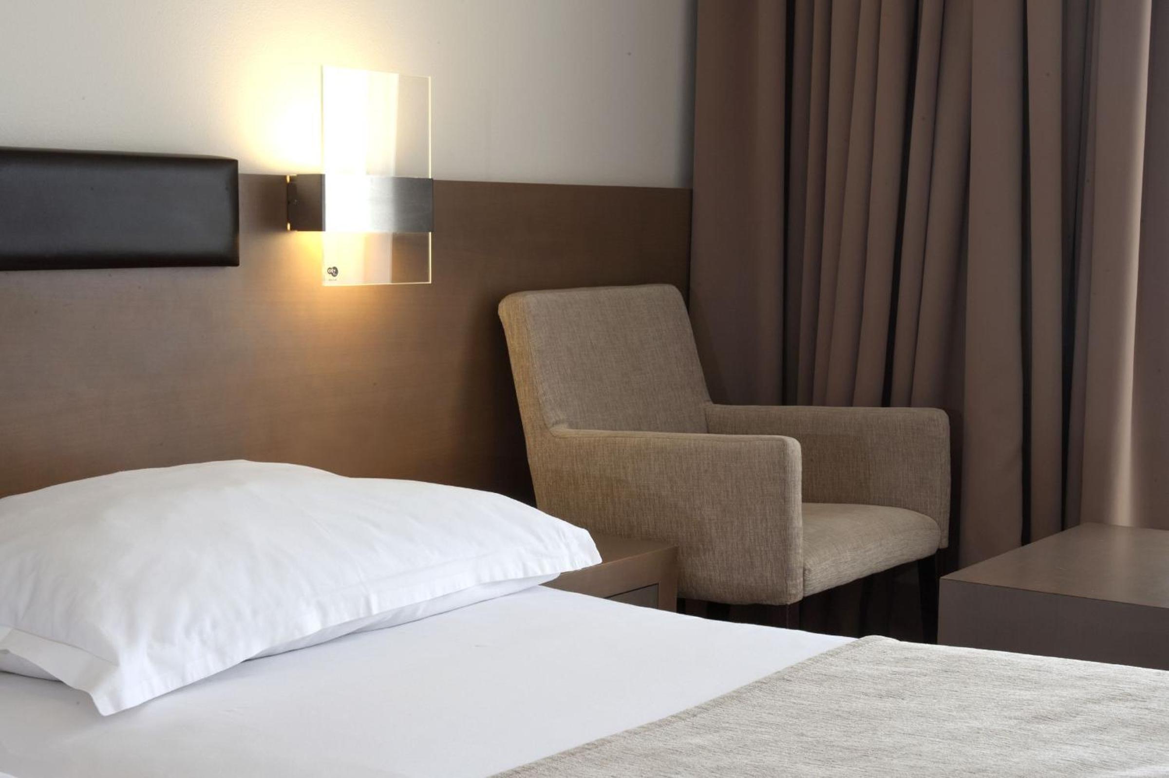 Classic Room with Balcony - Photo 4