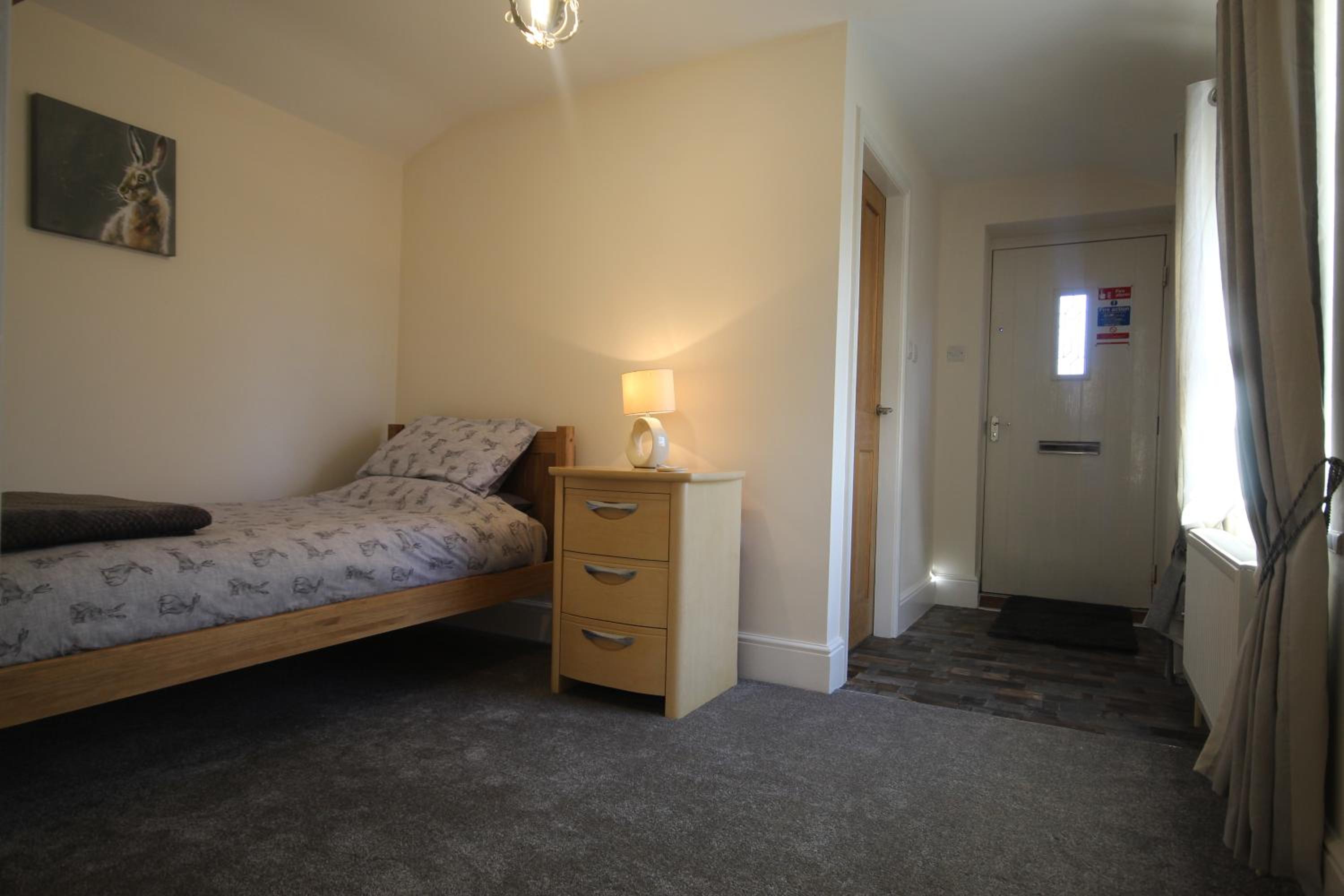 Single Room with Bathroom photo 2