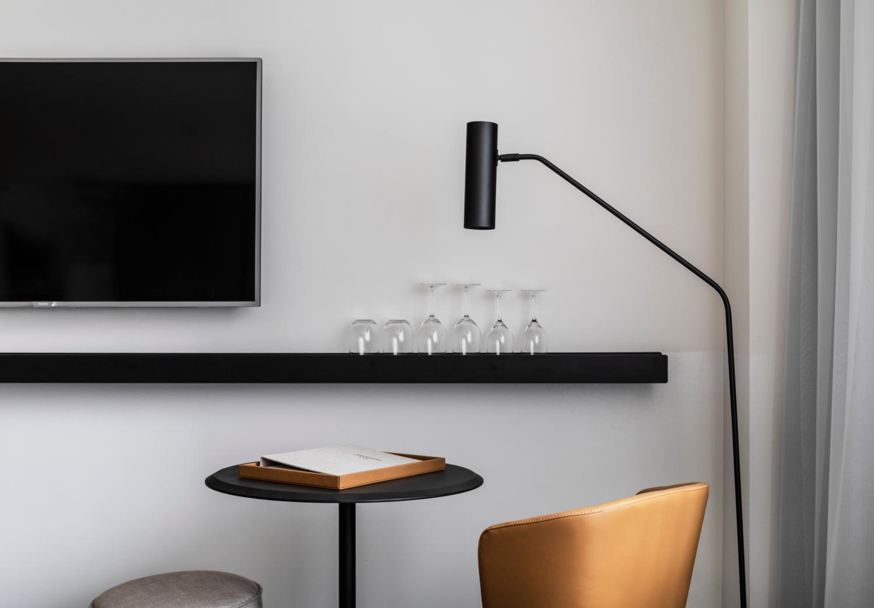 Lancemore King Room – complimentary drinks during hosted hour and WiFi thumbnail 5