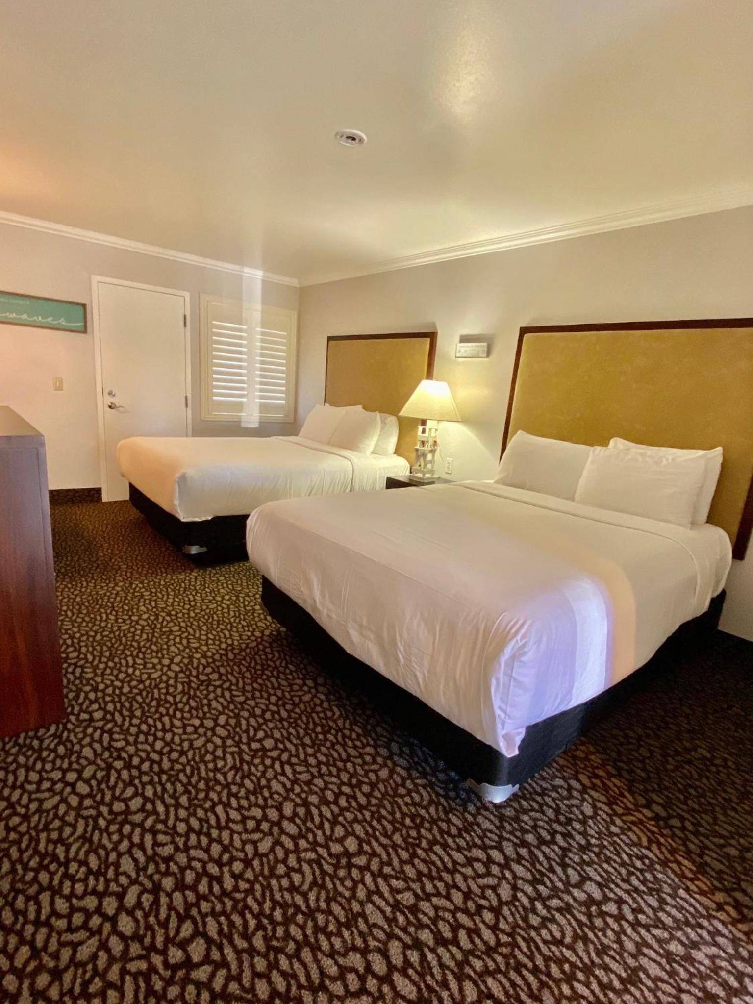 Standard Double Room With Two Double Beds - Photo 2