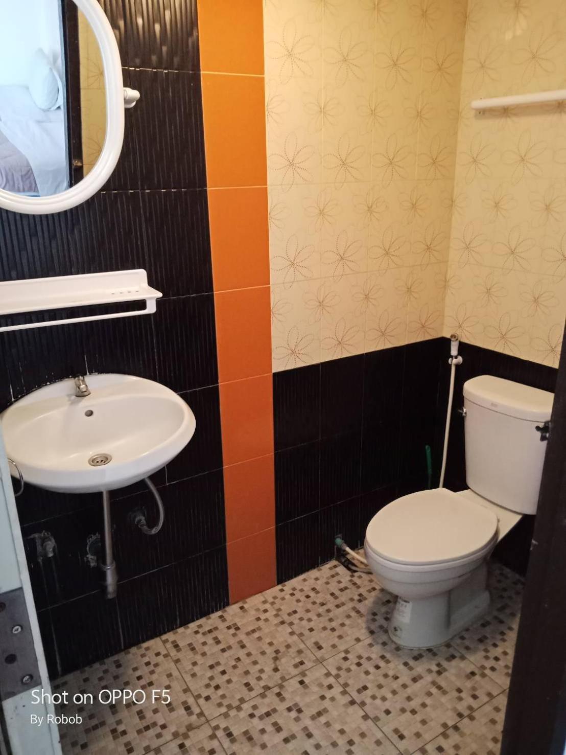 Standard Double Room with Air Condition - Photo 10