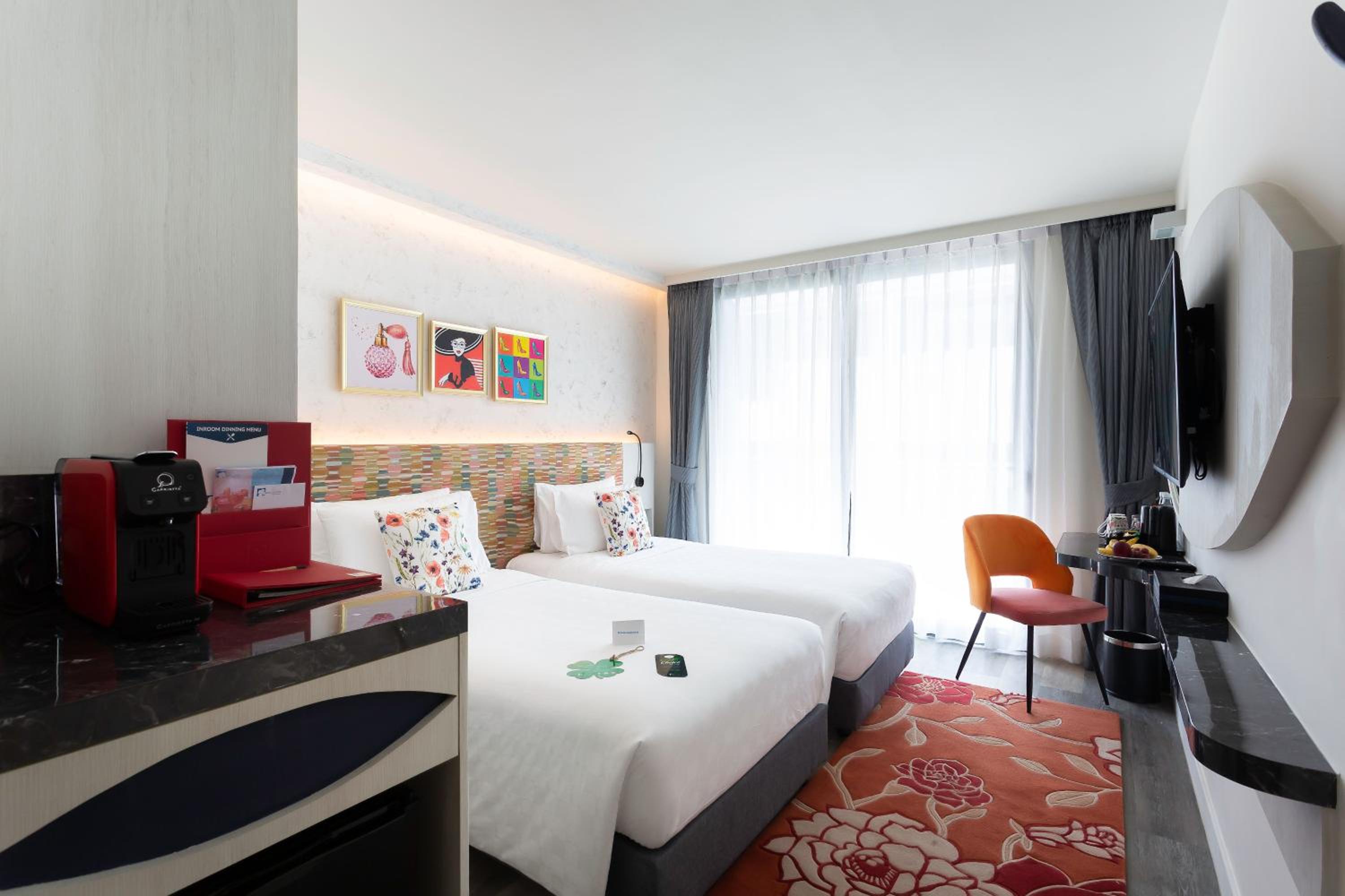 Premier Room with Balcony - Photo 11