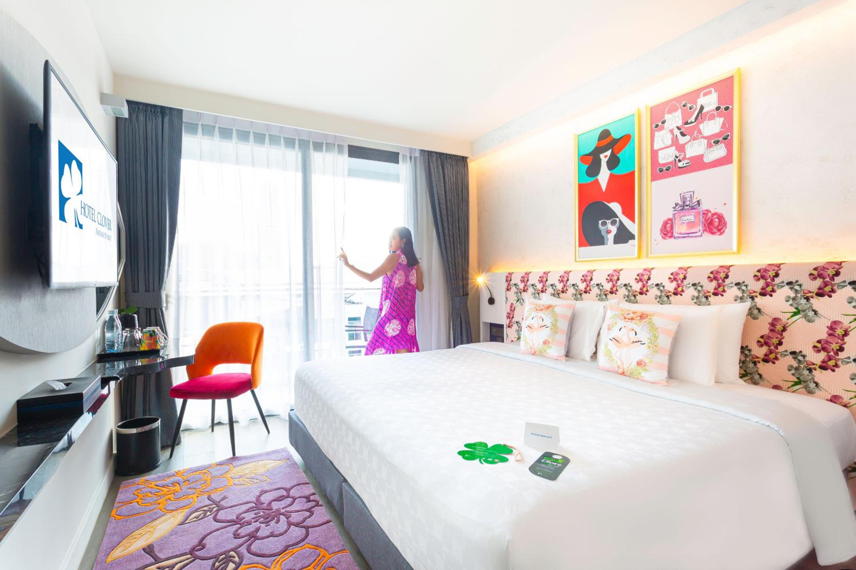 Premier Room with Balcony - Photo 13