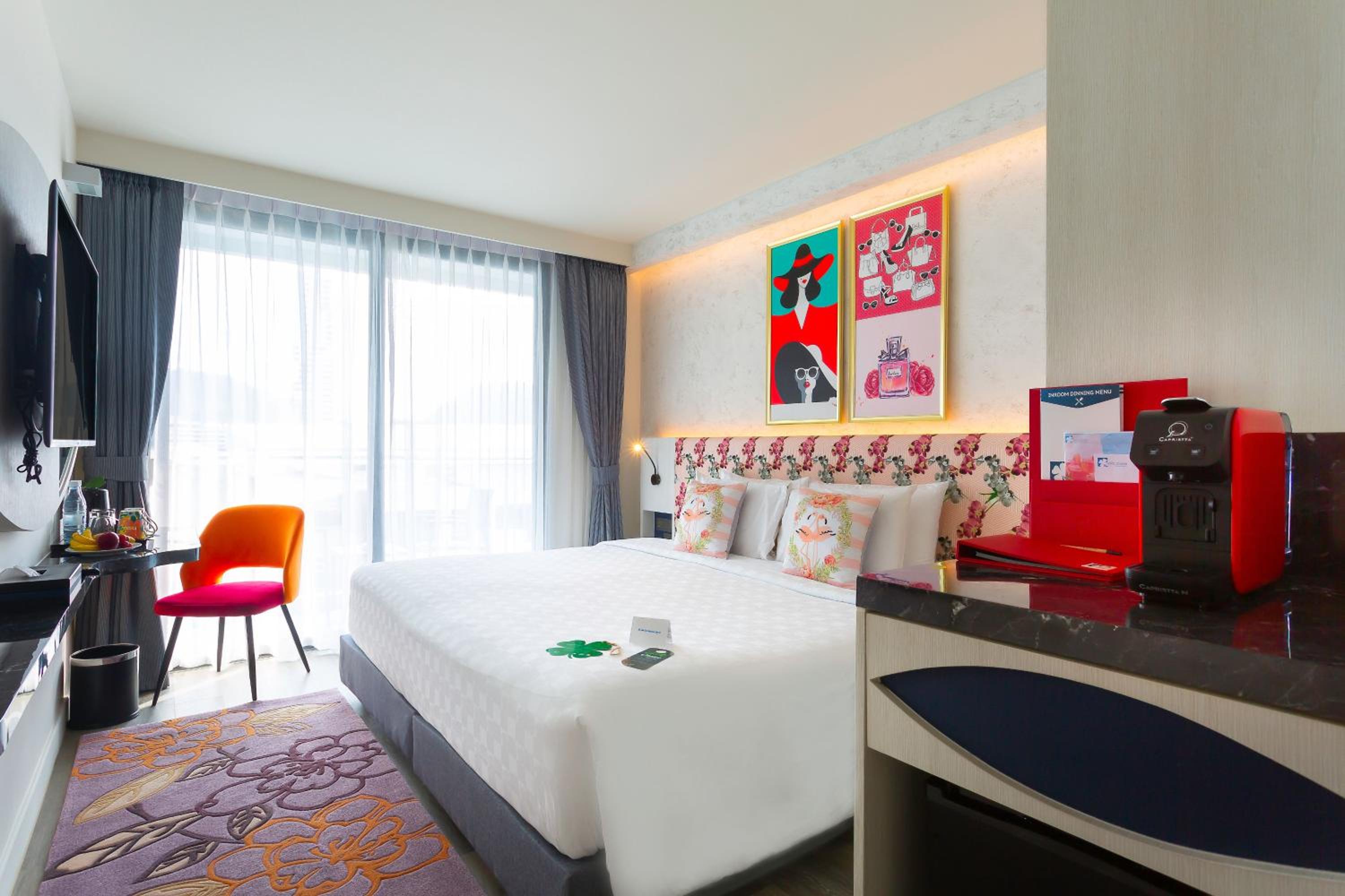 Premier Room with Balcony - Photo 8