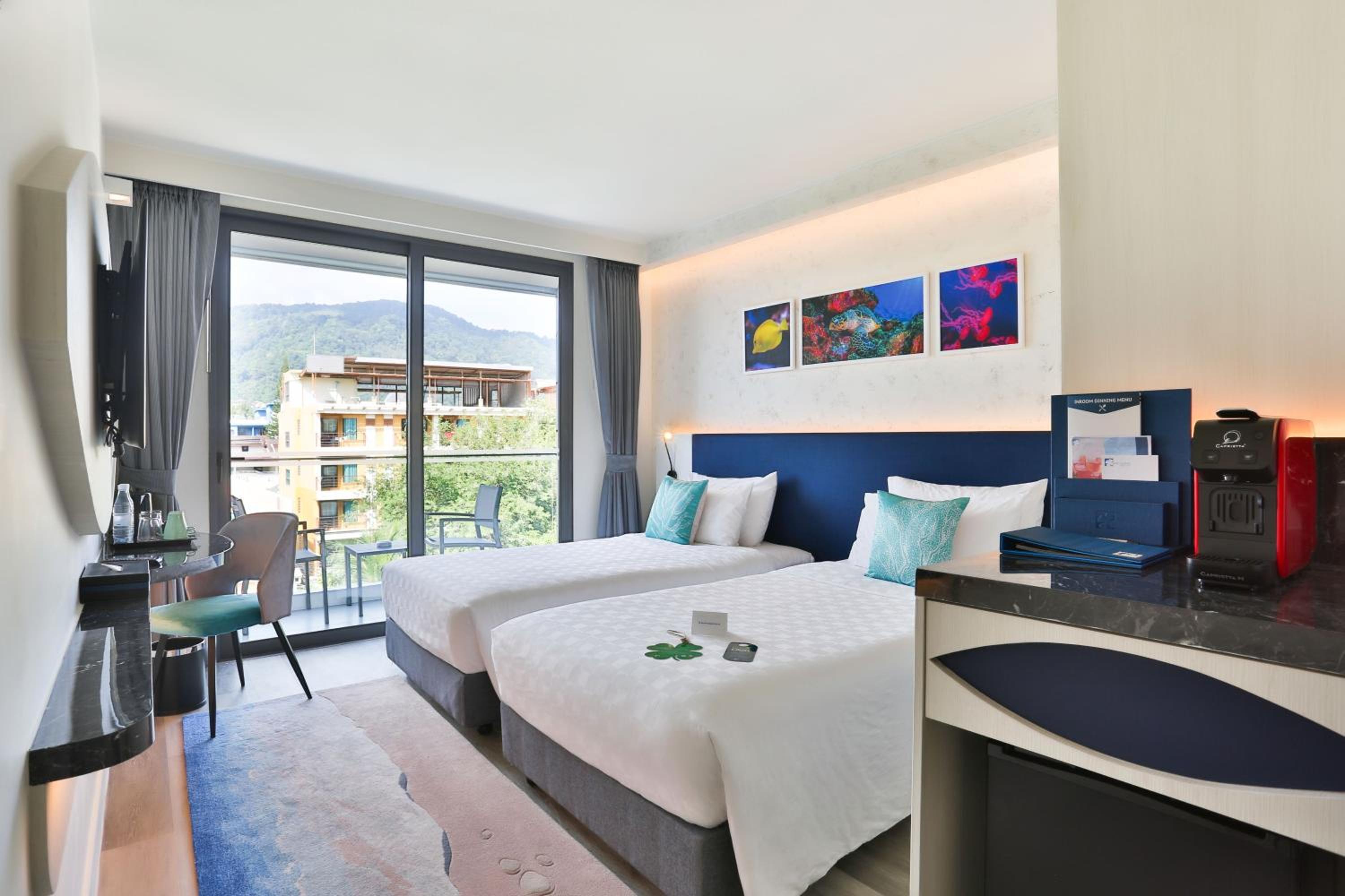 Quadruple Room with Balcony - Photo 6