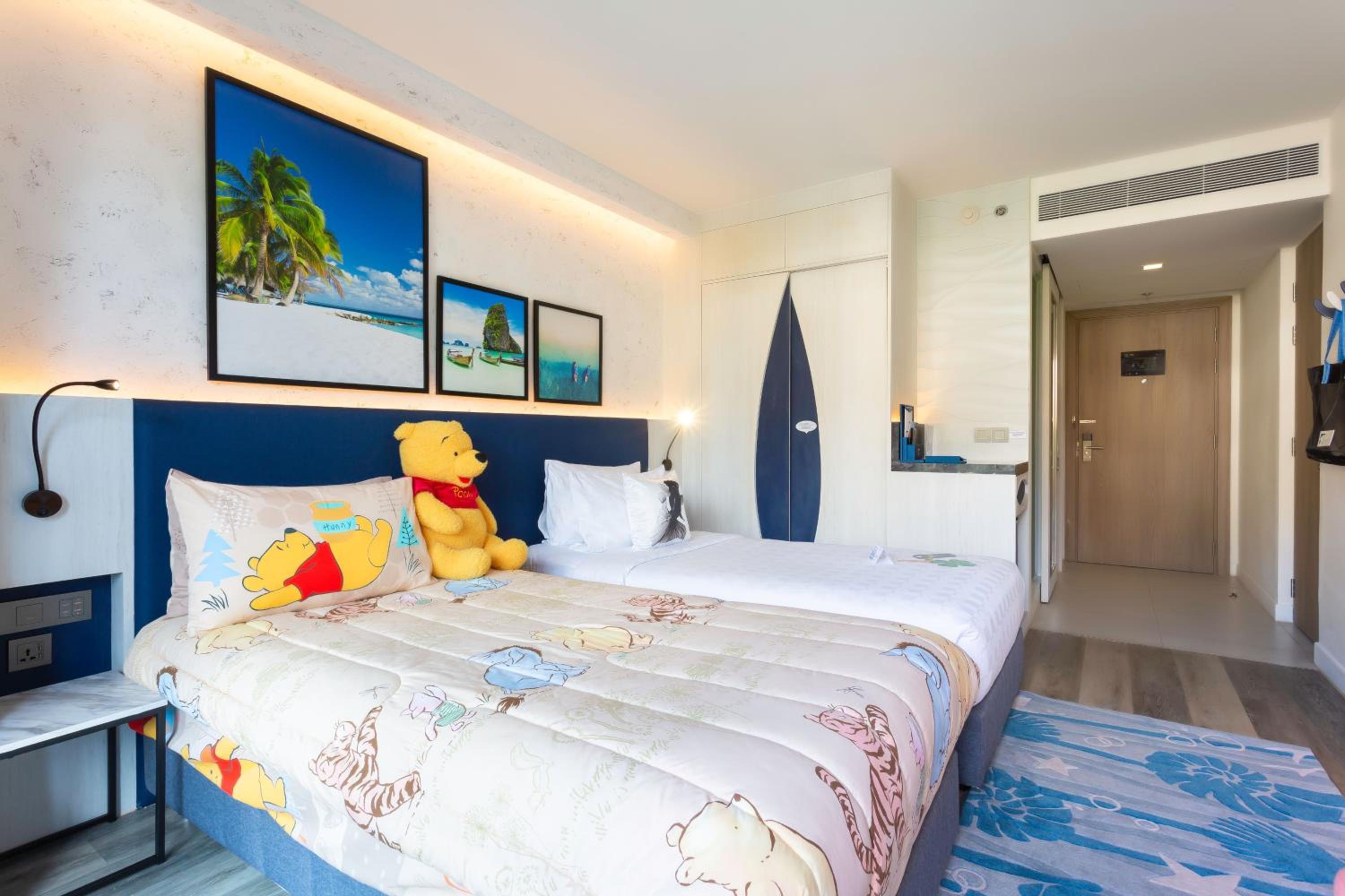 Quadruple Room with Balcony - Photo 12