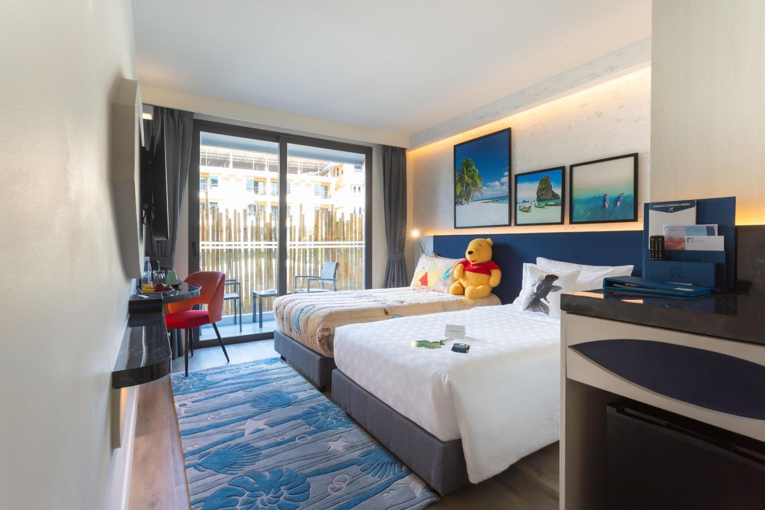 Quadruple Room with Balcony - Photo 11
