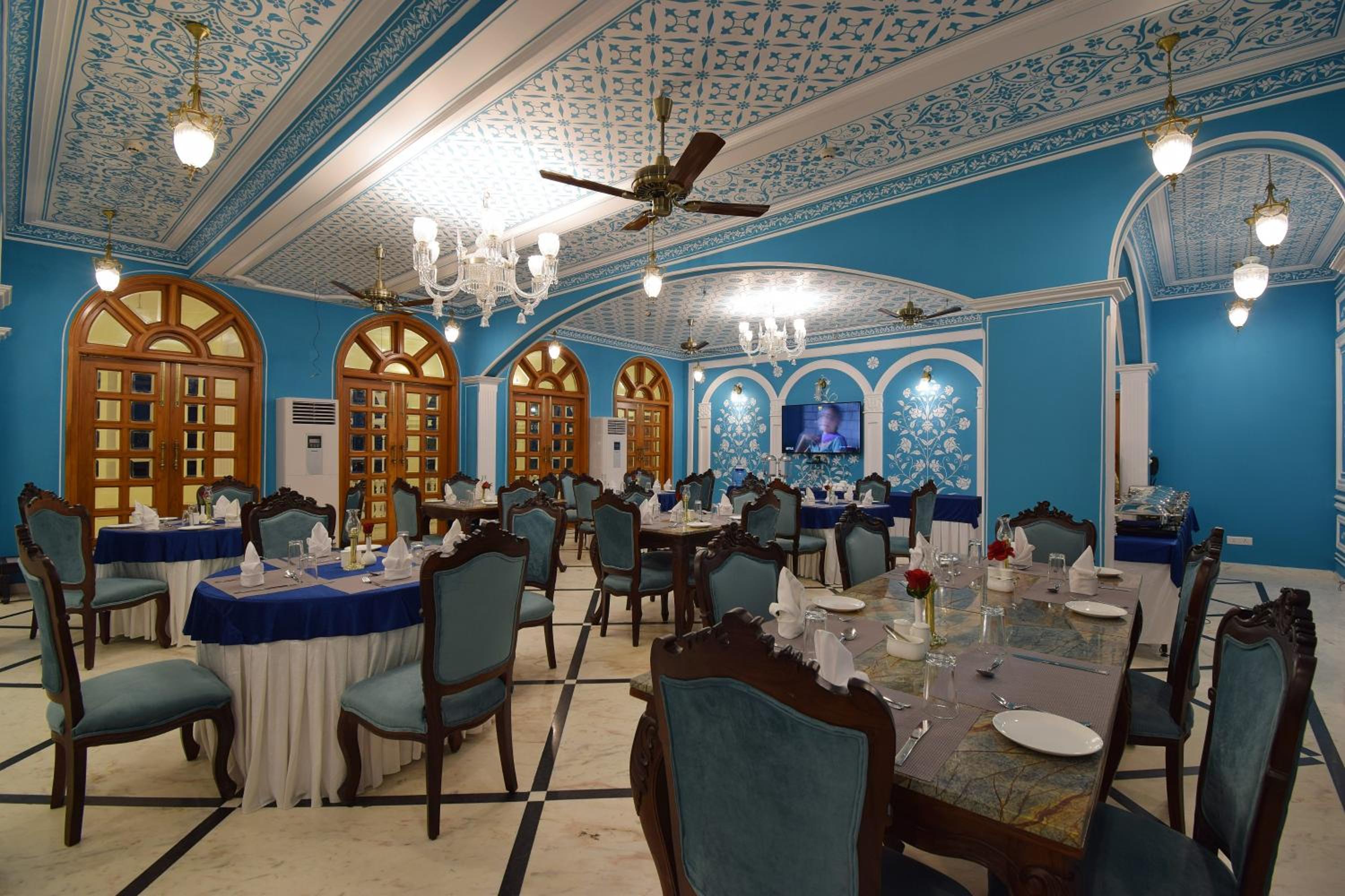 Deluxe Suite: Complimentary use of swimming pool, kids stay complimentary, secure gated parking, free games, activities at the farm resort, and a dedicated travel desk to assist with local sightseeing tours & memorable travel experience - Photo 2