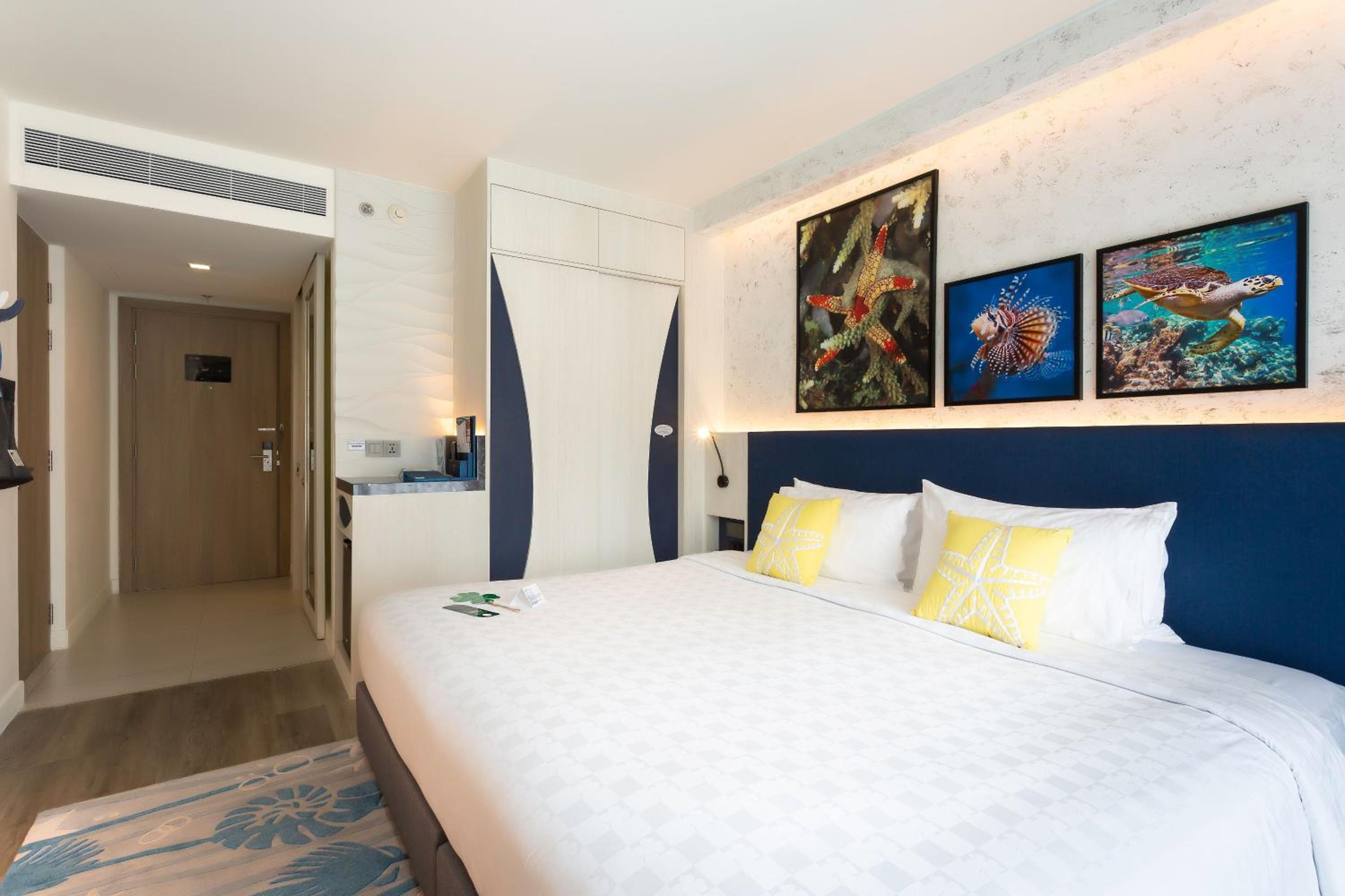 Superior Room with Balcony - Photo 10