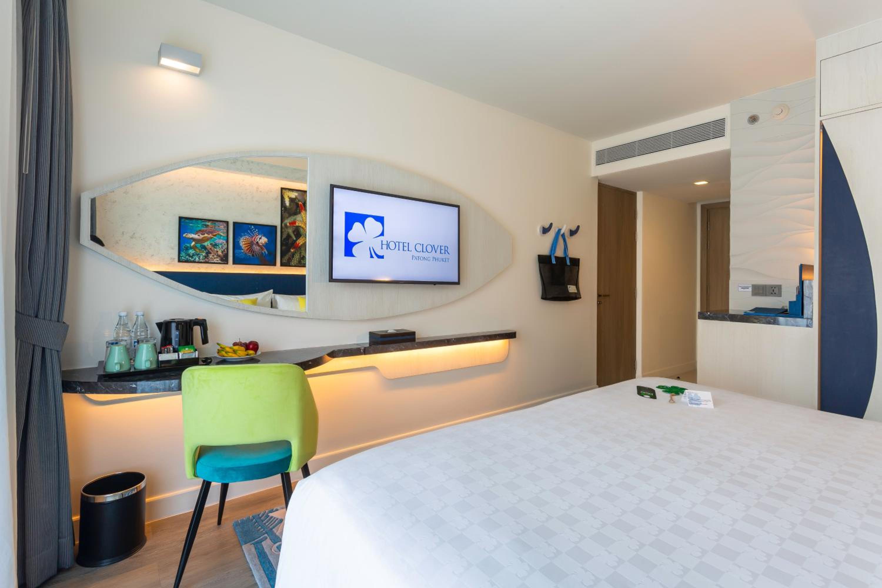 Superior Room with Balcony - Photo 8