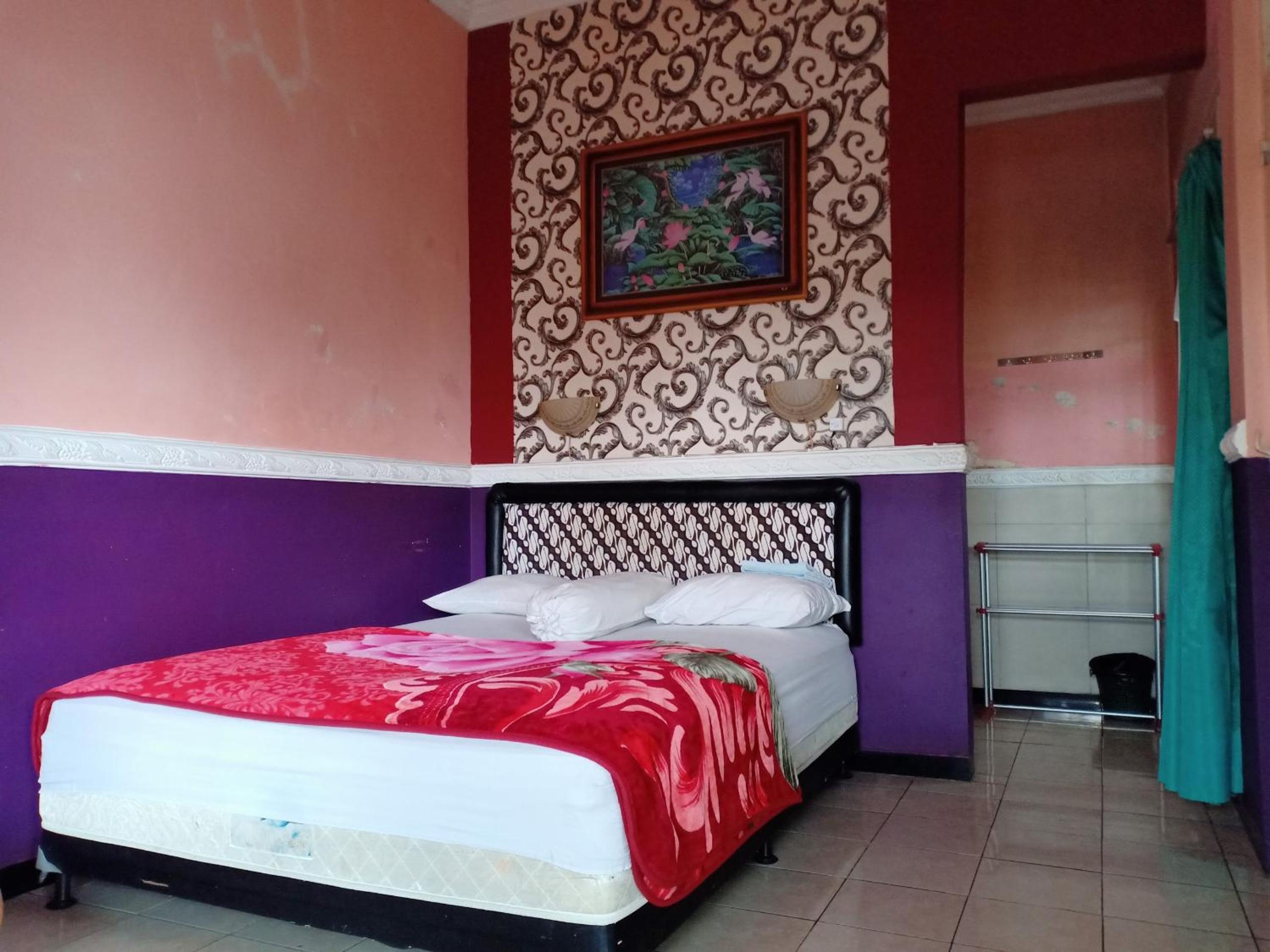Standard Queen Room