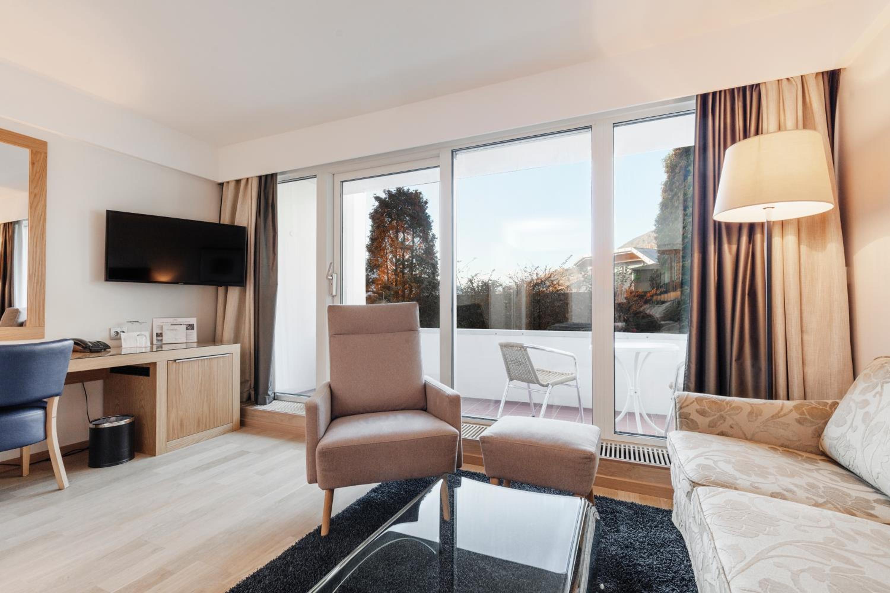 Deluxe Double Room with Balcony and Fjord View - Photo 5