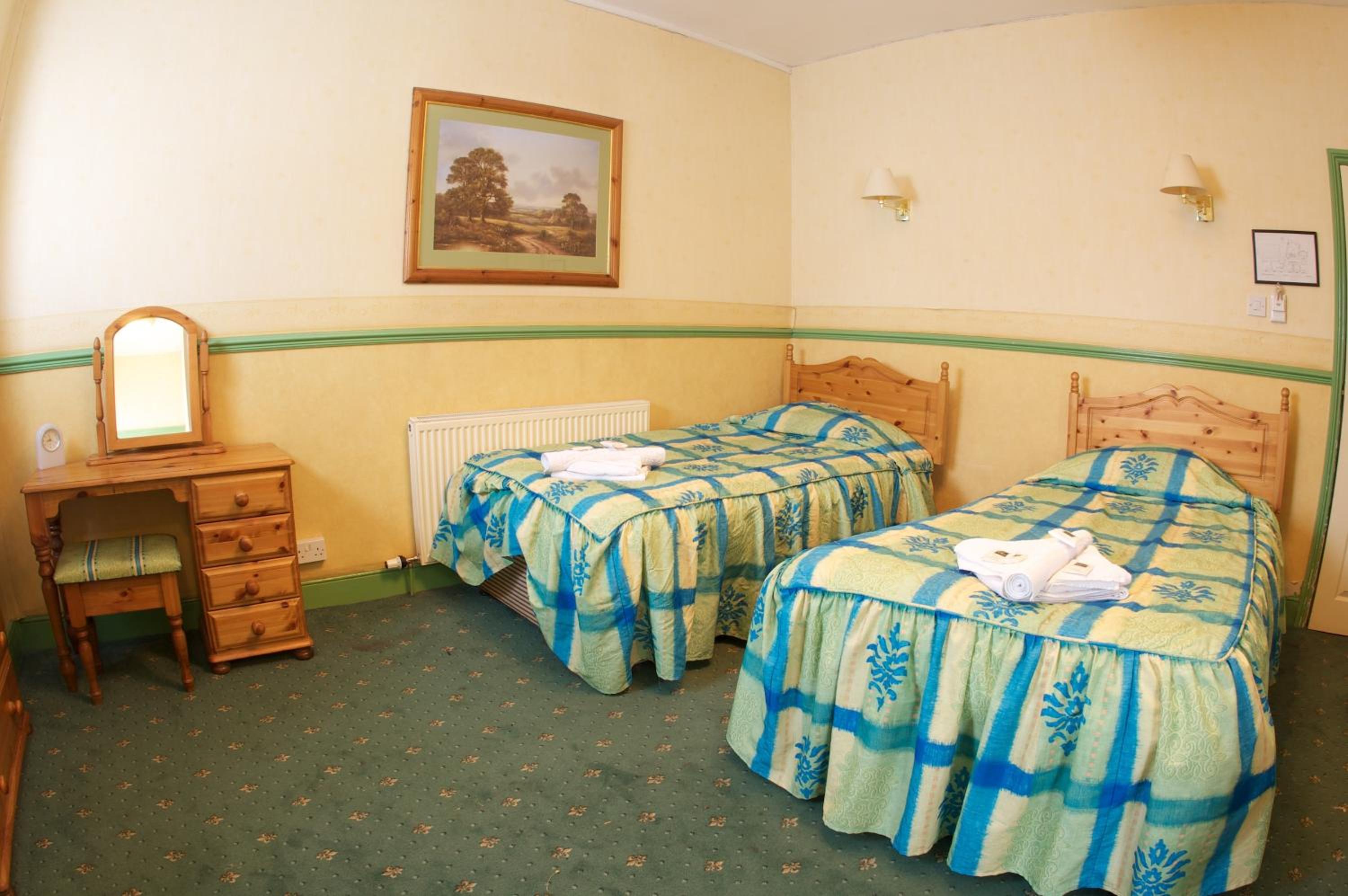 Twin Room - Photo 5