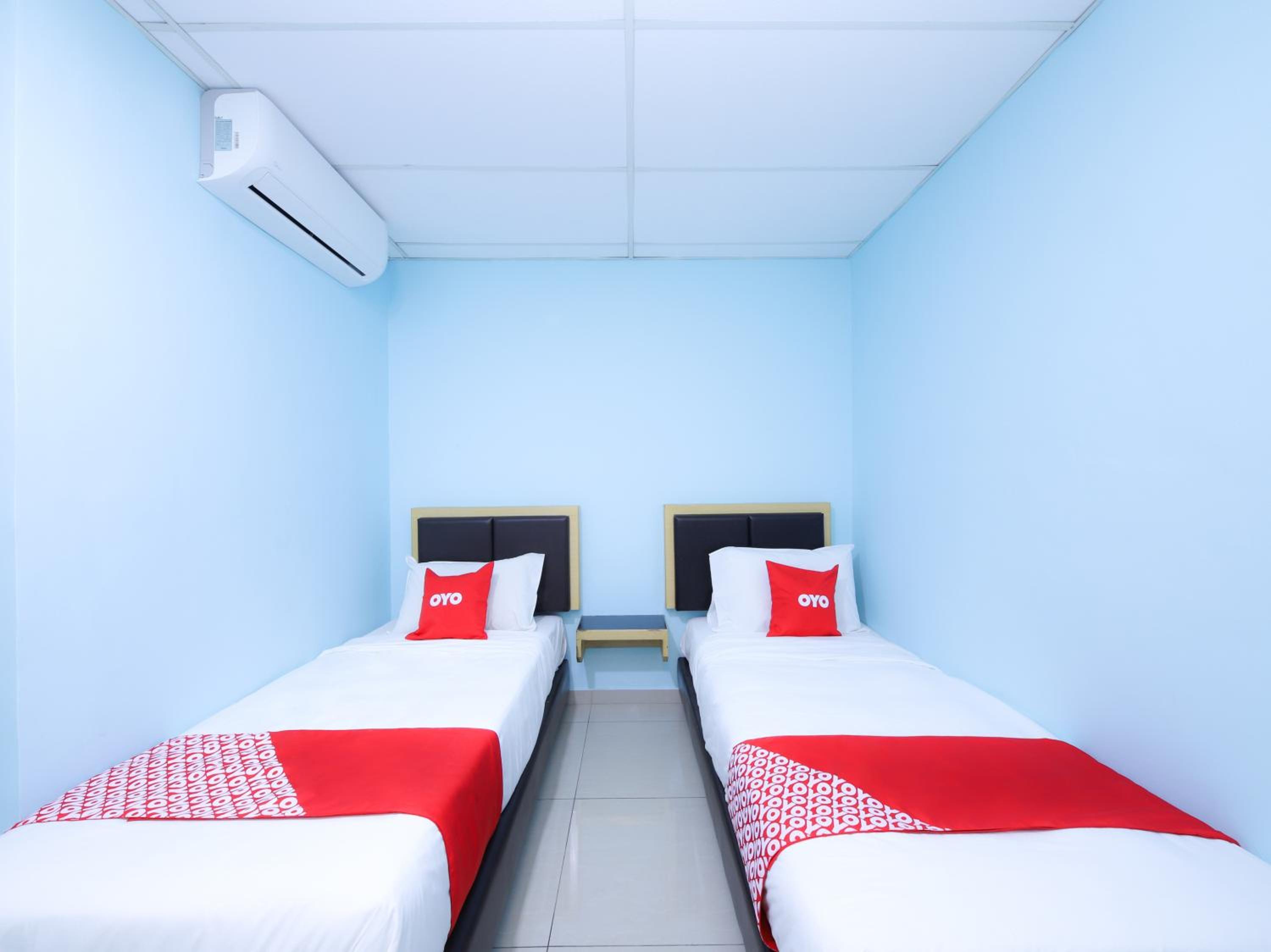 Standard Twin Room - Photo 8