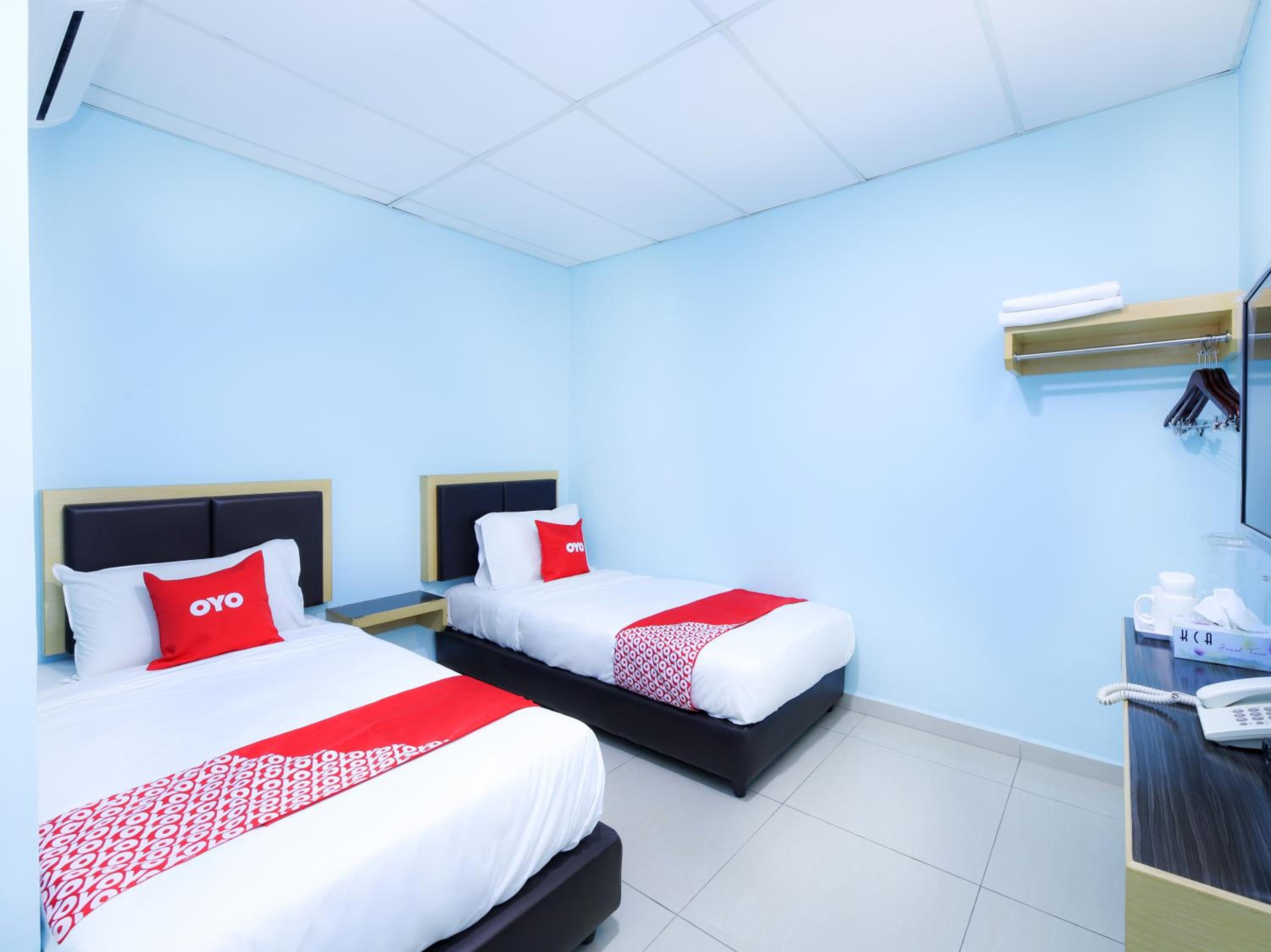 Standard Twin Room - Photo 9