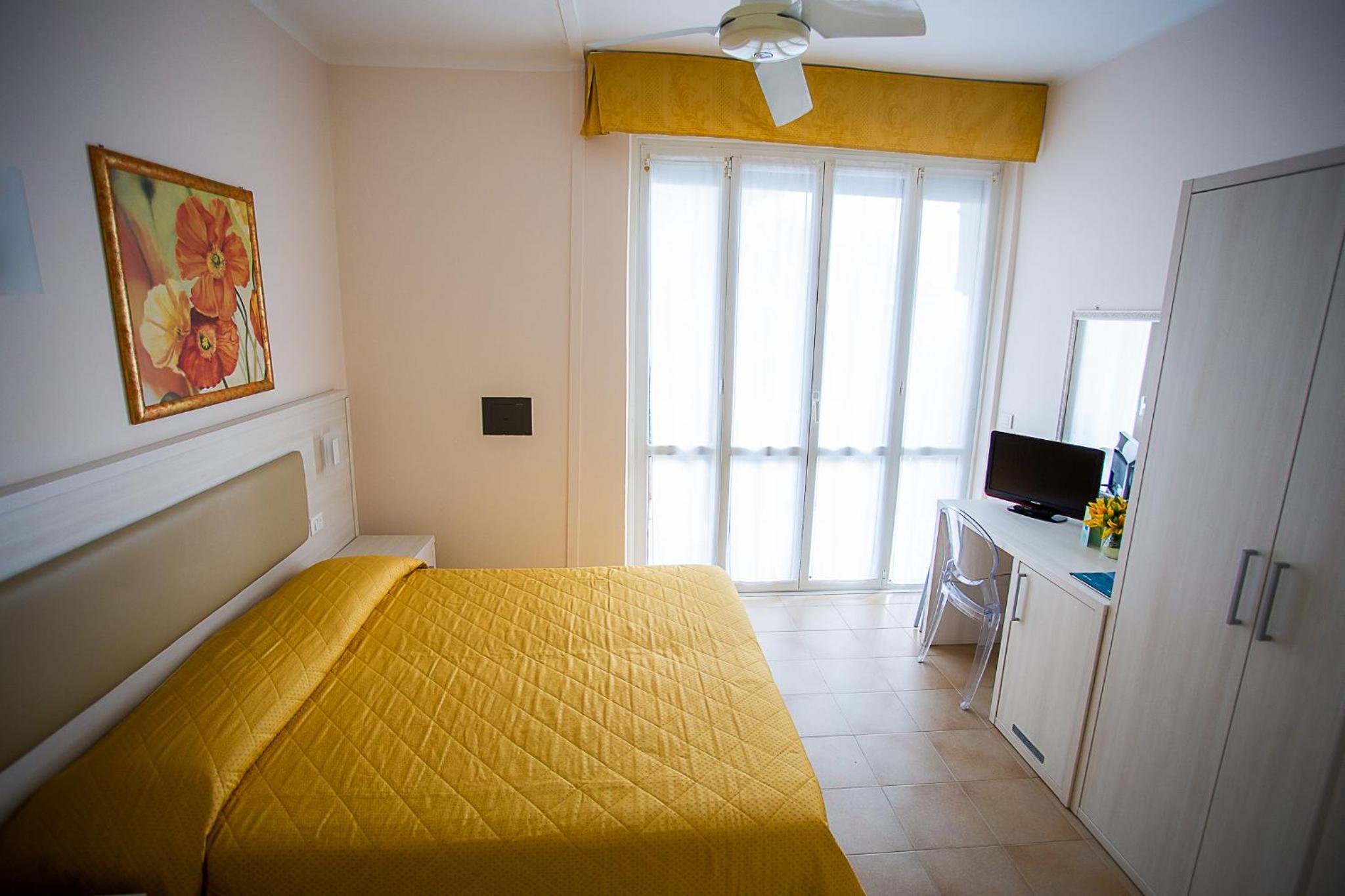 Double or Twin Room with Balcony photo 2