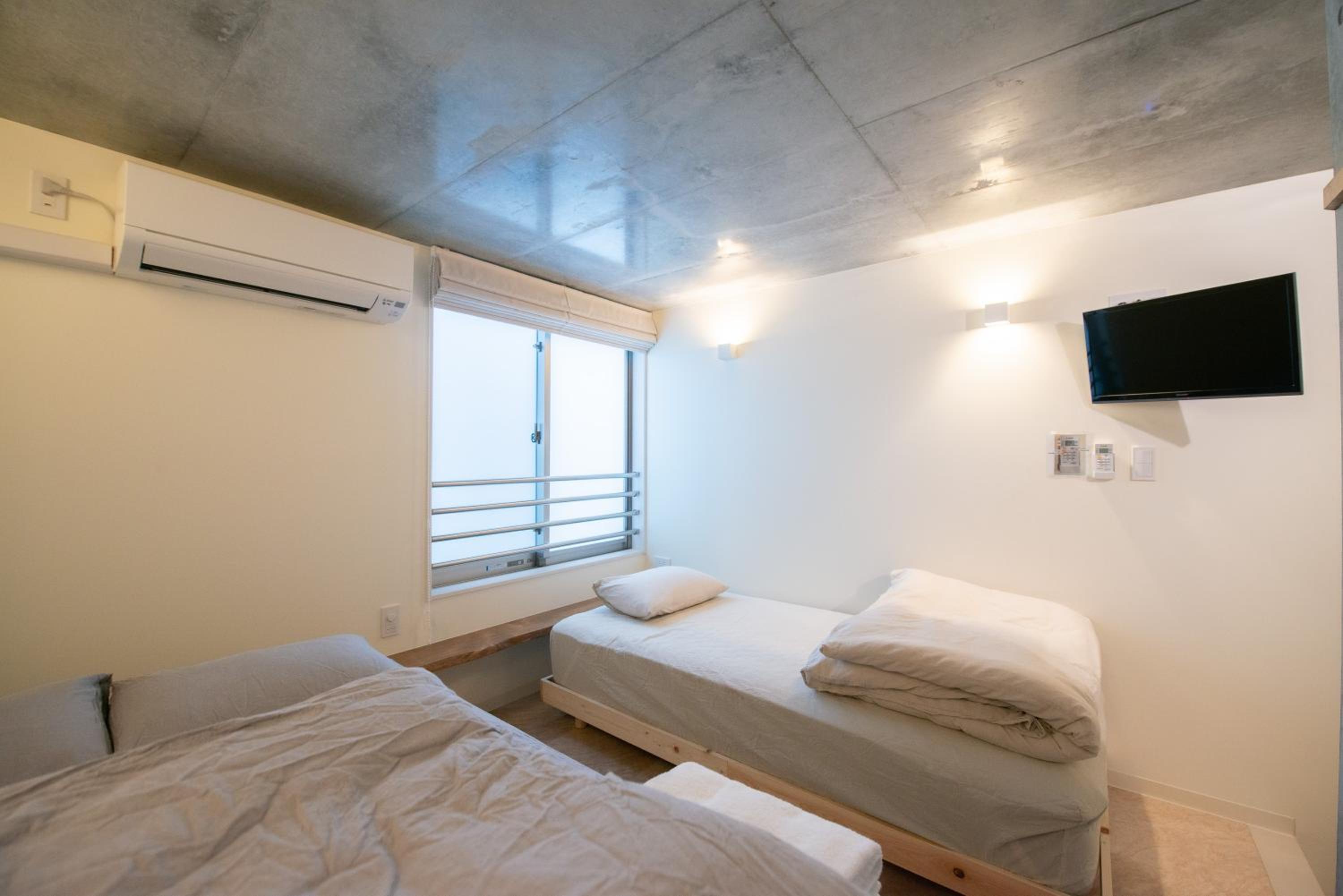 Economy Triple Room photo 2