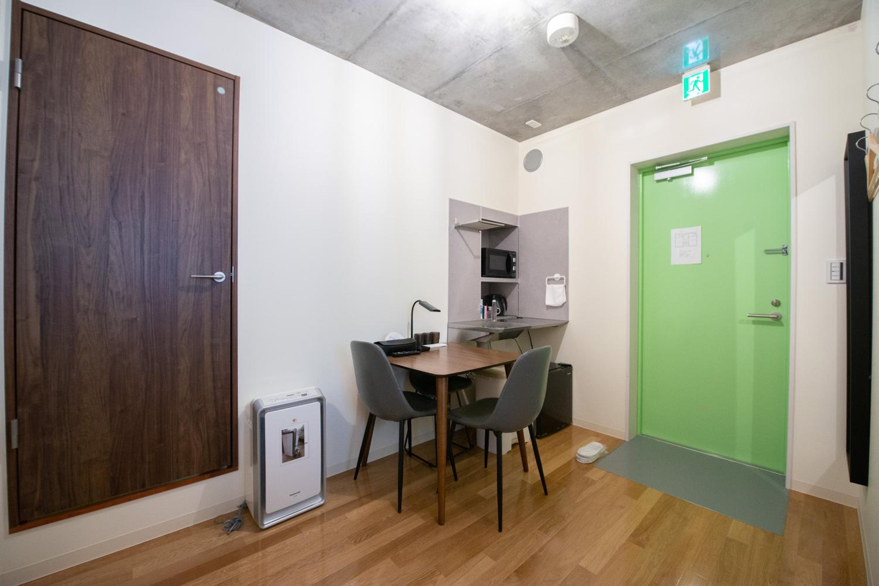 Economy Triple Room photo 2