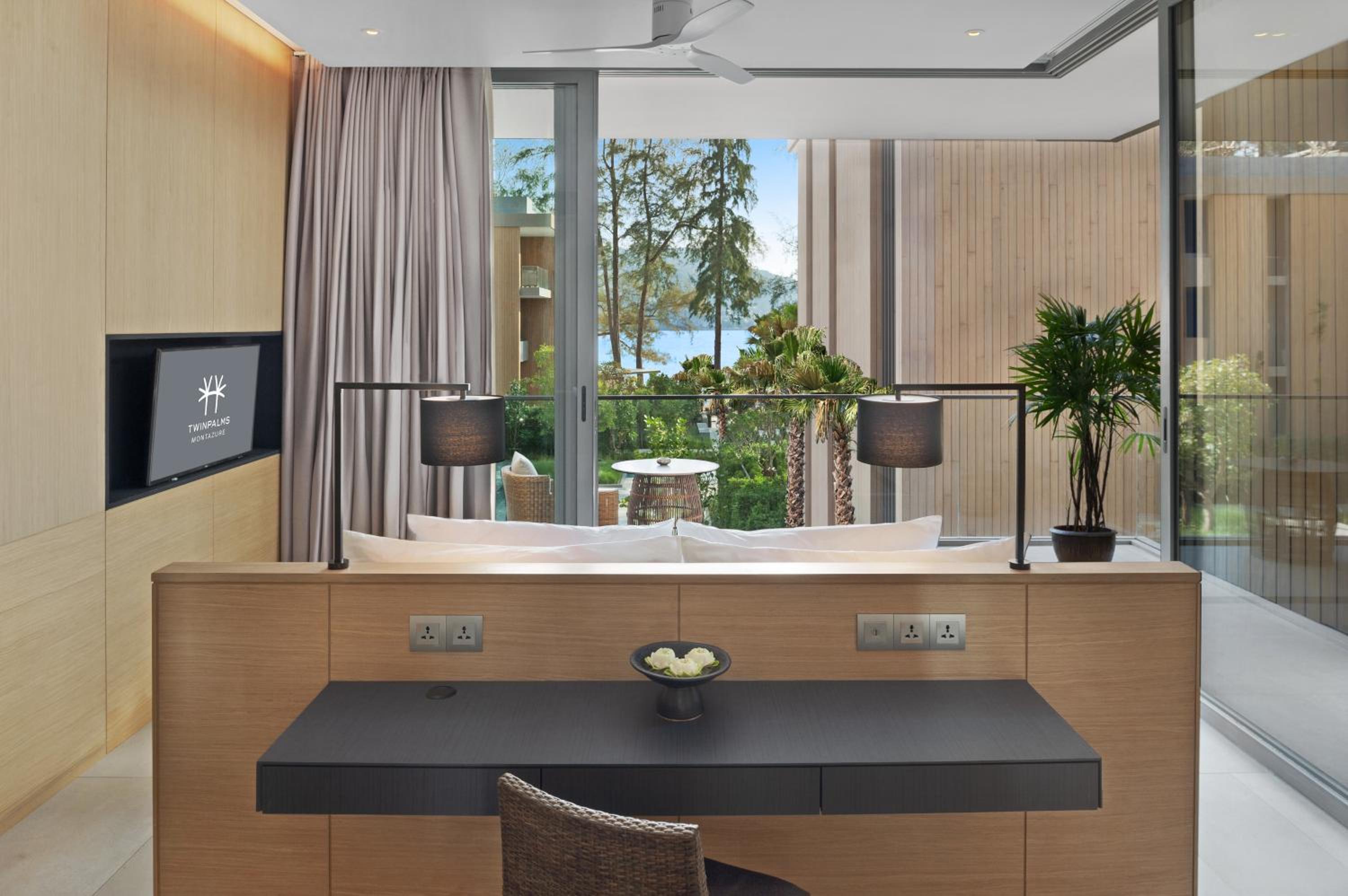 Azure Sea View Suite - Photo 2
