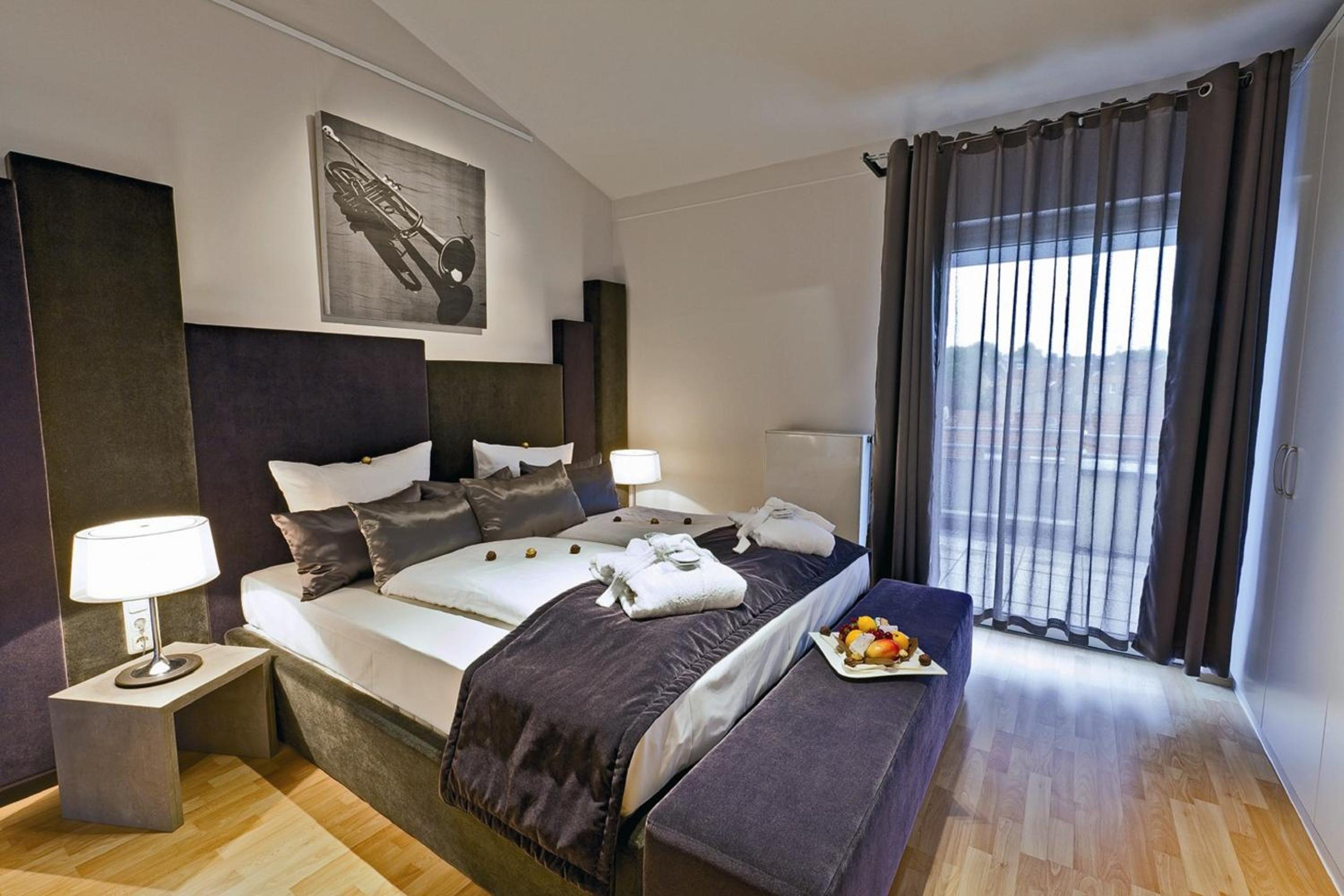 Deluxe Suite - Photo 1