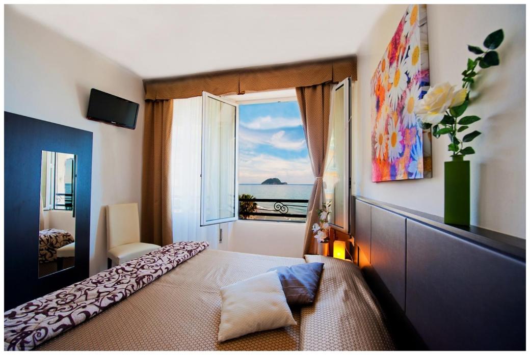 Double Room with Sea View photo 1