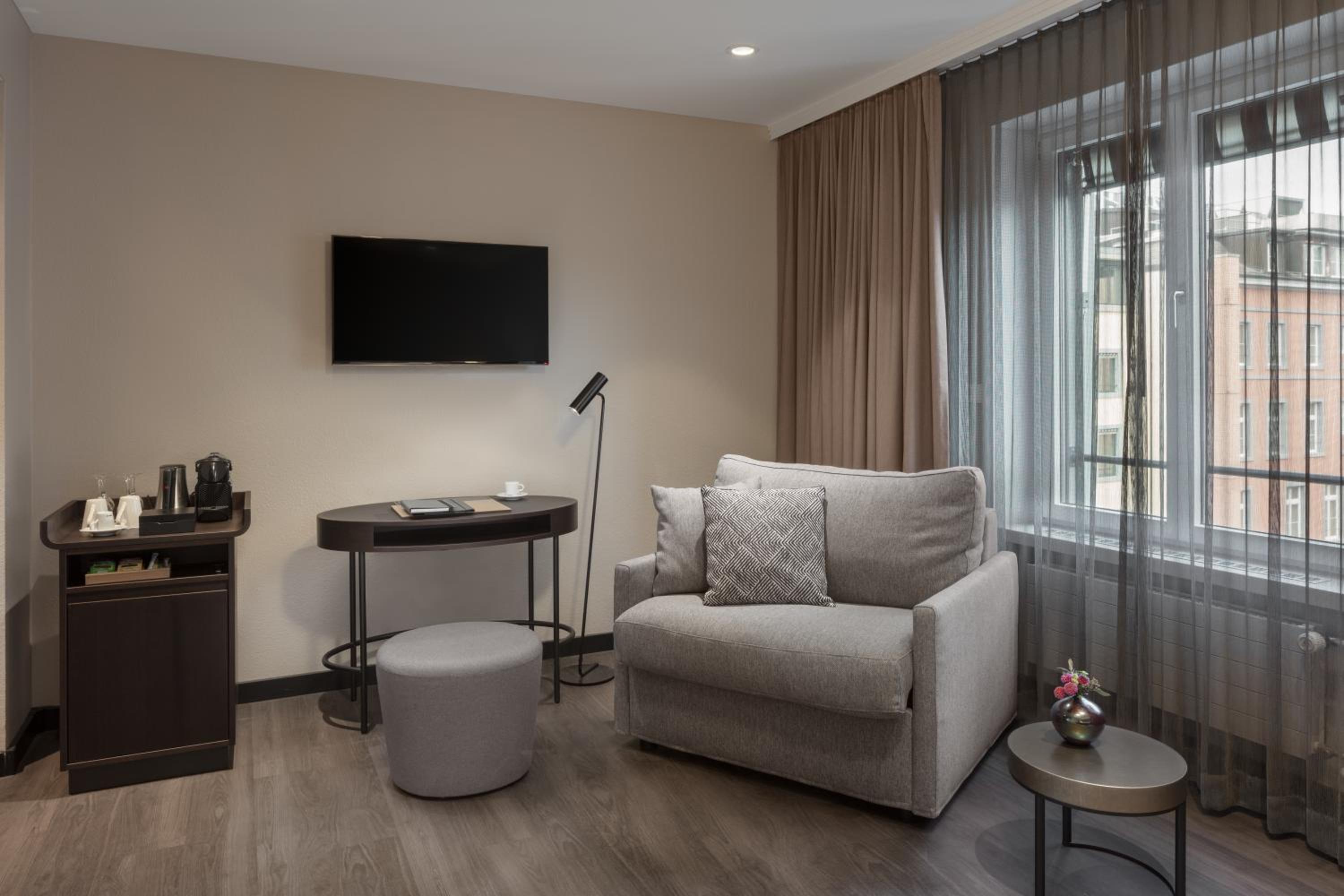 Superior Room with Sofa - Photo 5