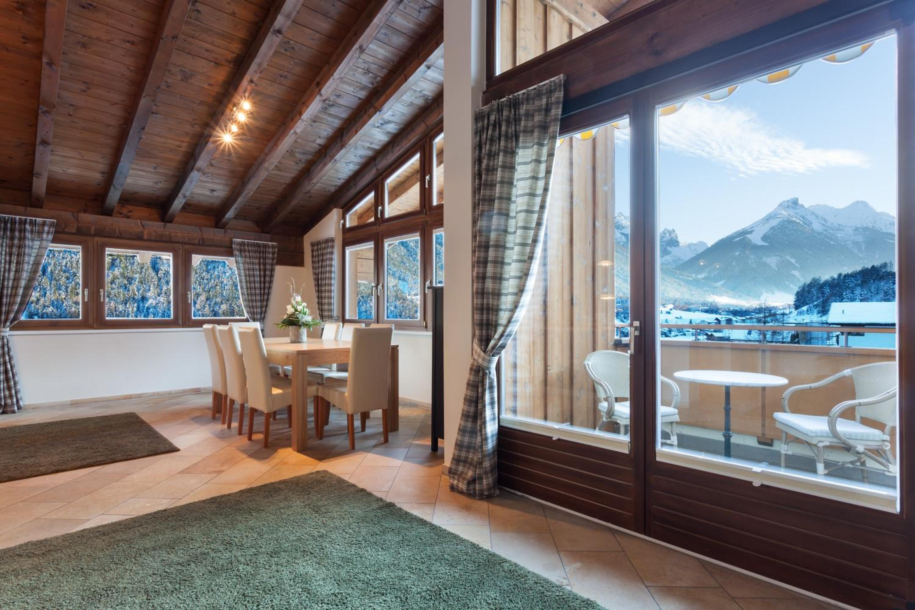 Superior Suite - Photo 11